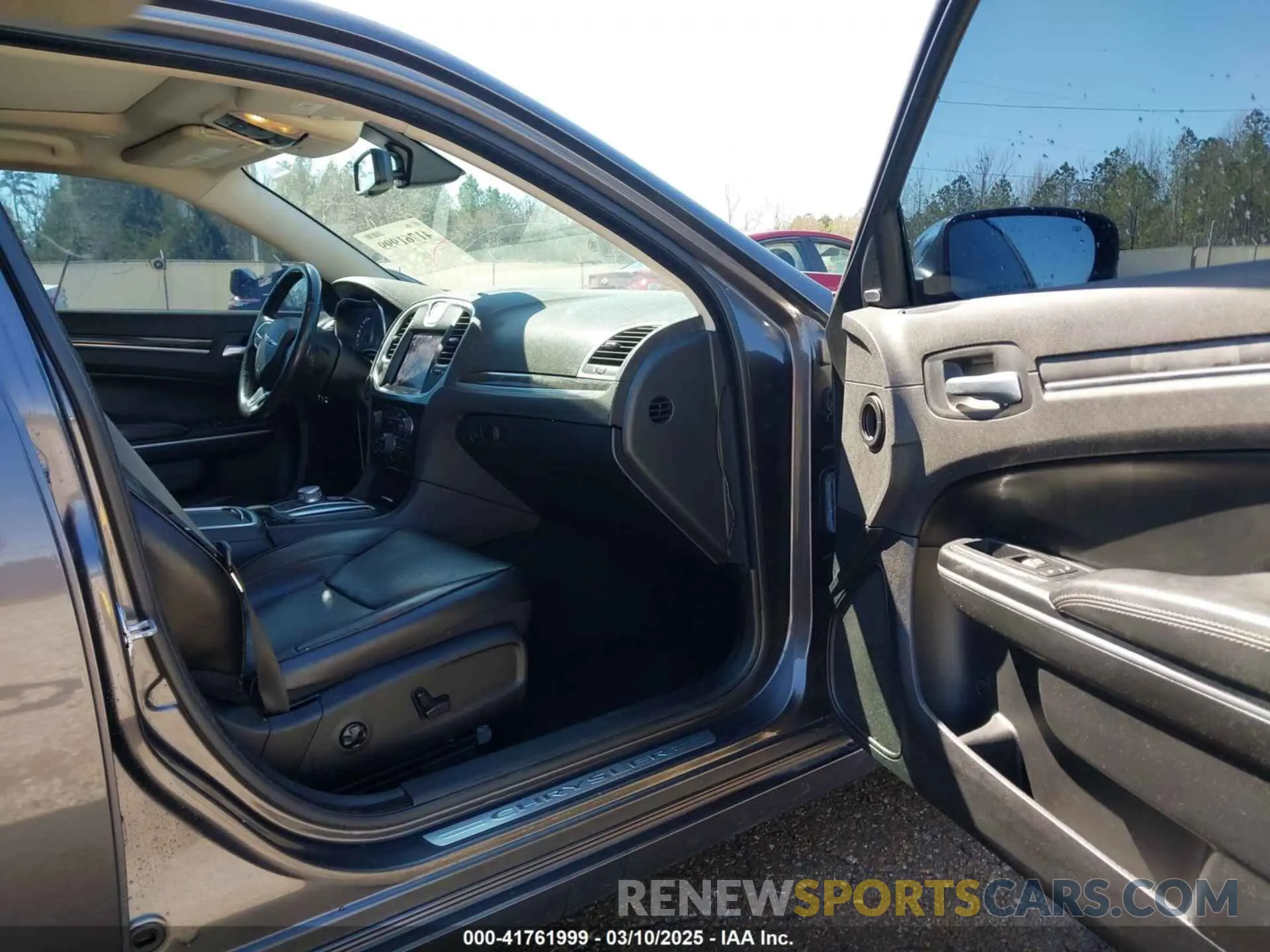 5 Photograph of a damaged car 2C3CCAEG9KH585695 CHRYSLER 300 2019