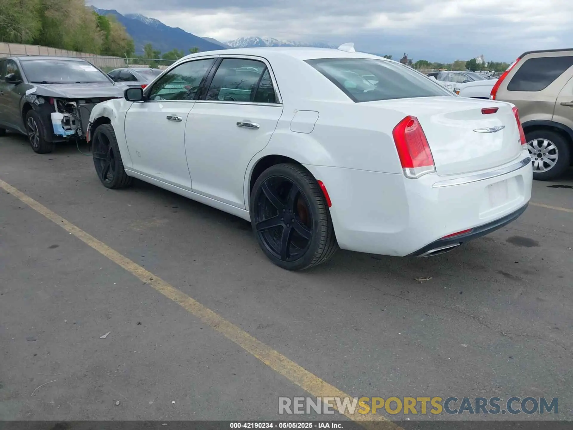 3 Фотография поврежденного автомобиля 2C3CCAEG9KH698188 CHRYSLER 300 2019
