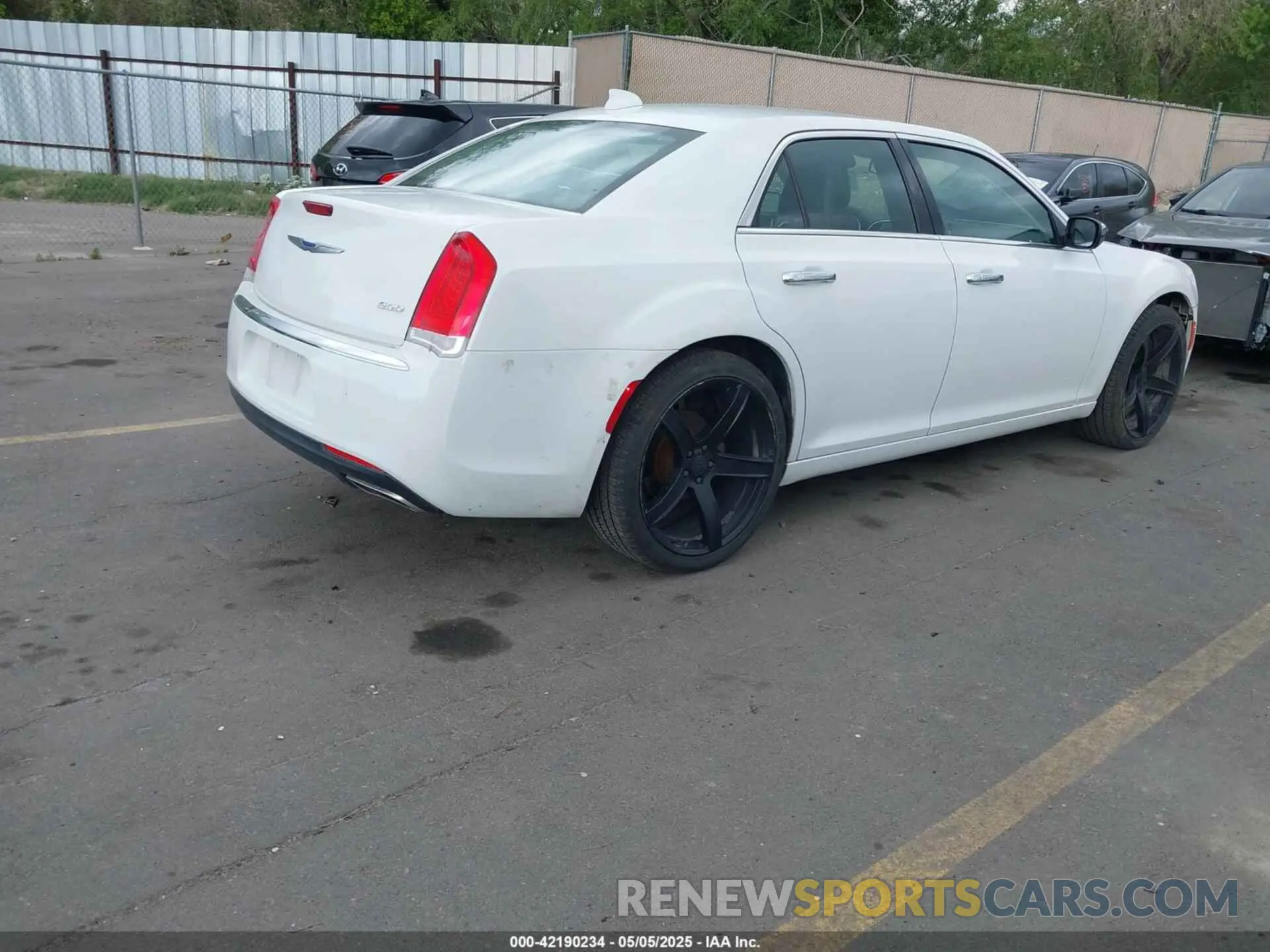 4 Фотография поврежденного автомобиля 2C3CCAEG9KH698188 CHRYSLER 300 2019