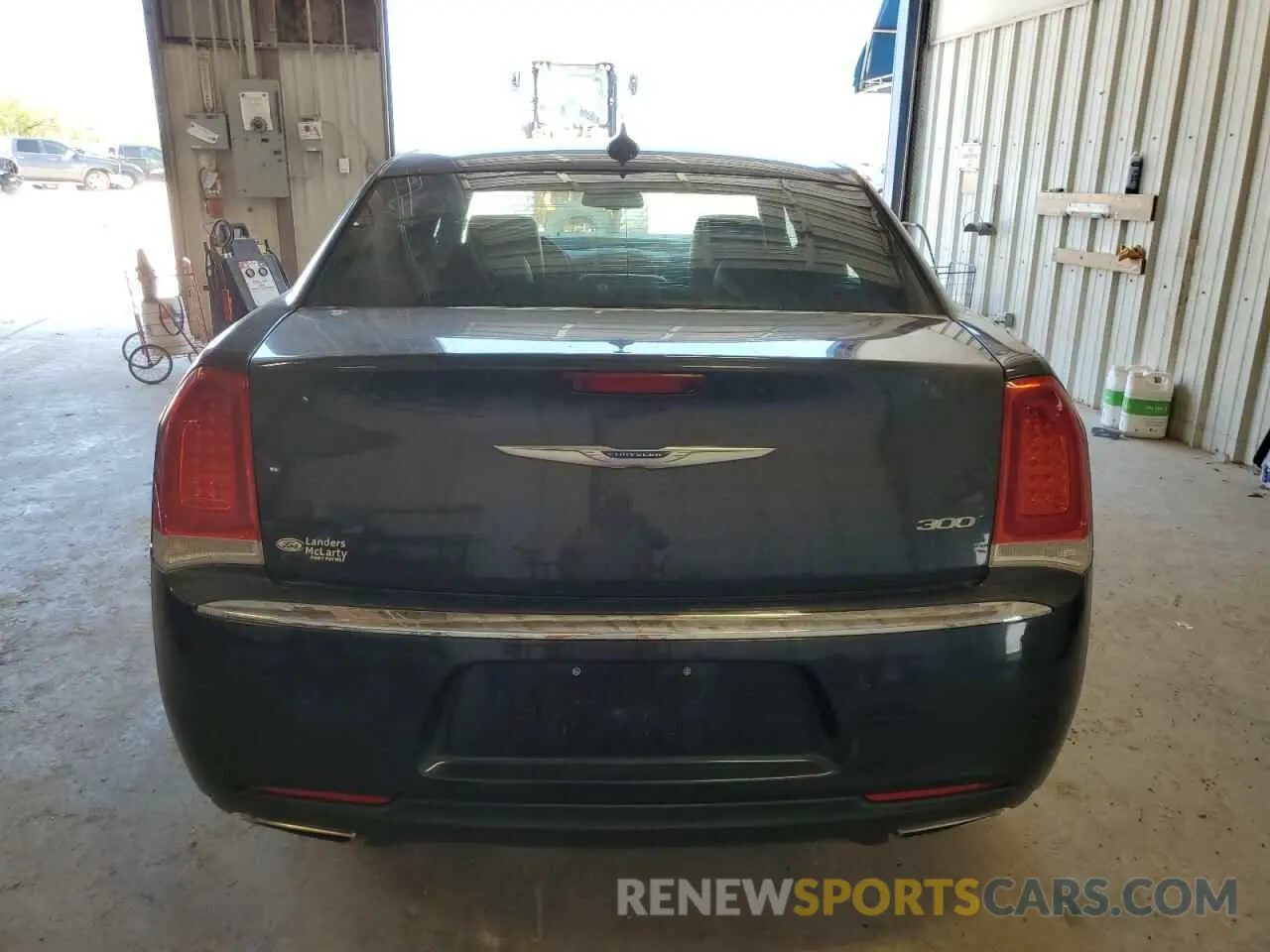 6 Photograph of a damaged car 2C3CCAEGXKH528082 CHRYSLER 300 2019
