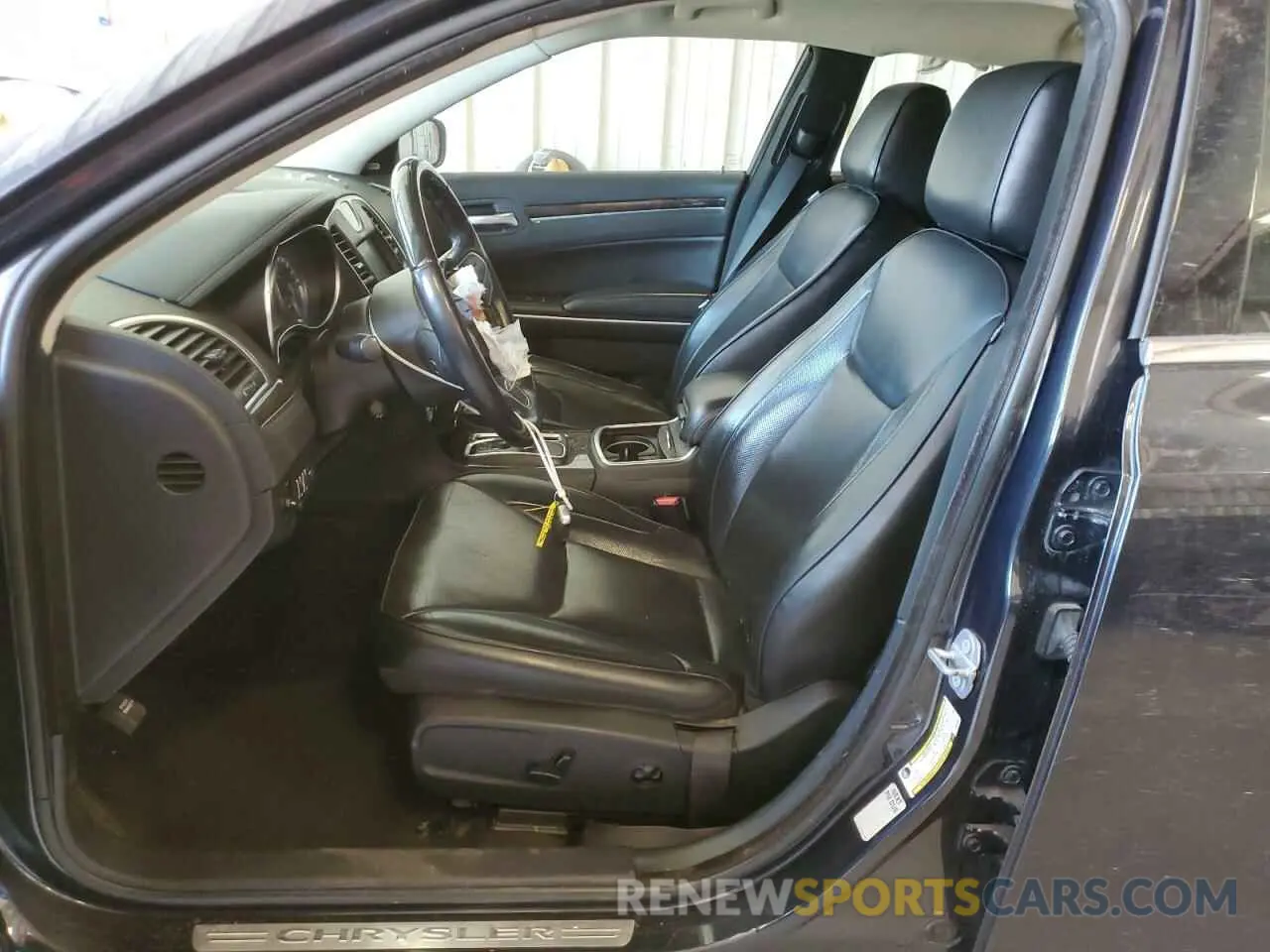 7 Photograph of a damaged car 2C3CCAEGXKH528082 CHRYSLER 300 2019