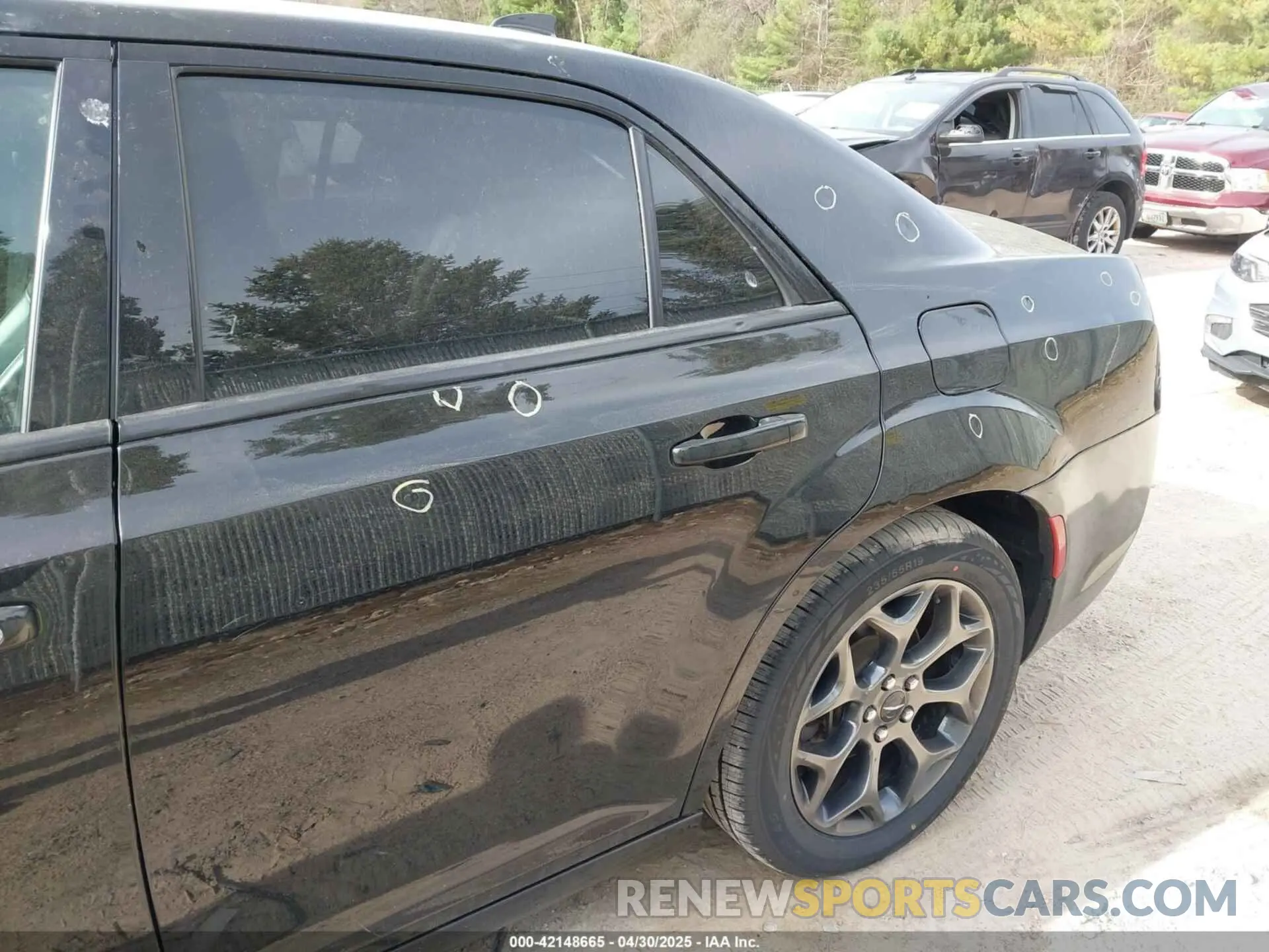 19 Photograph of a damaged car 2C3CCAGG0KH632108 CHRYSLER 300 2019