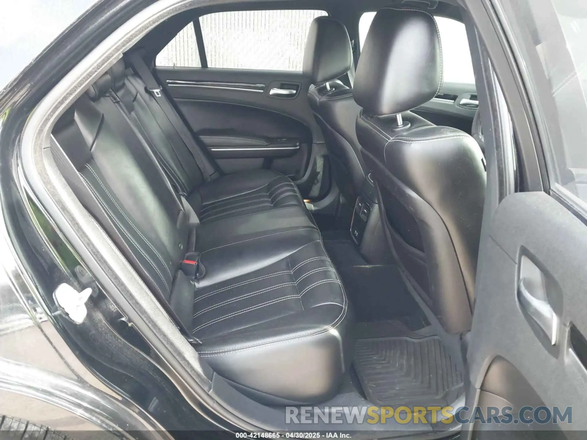 8 Photograph of a damaged car 2C3CCAGG0KH632108 CHRYSLER 300 2019
