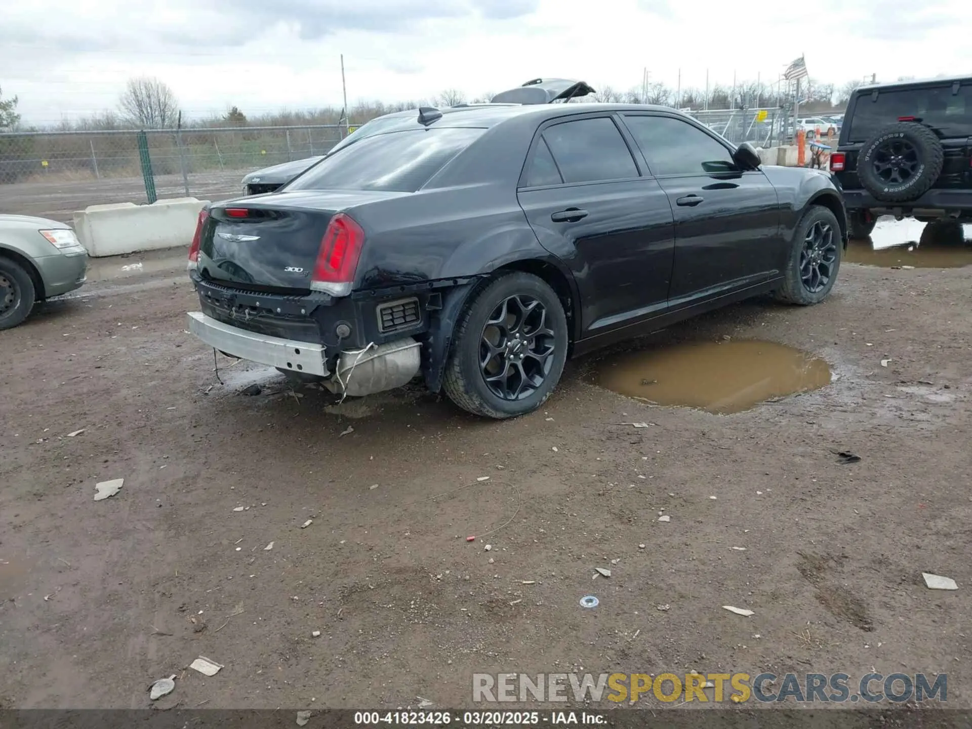 4 Photograph of a damaged car 2C3CCAGG3KH689905 CHRYSLER 300 2019