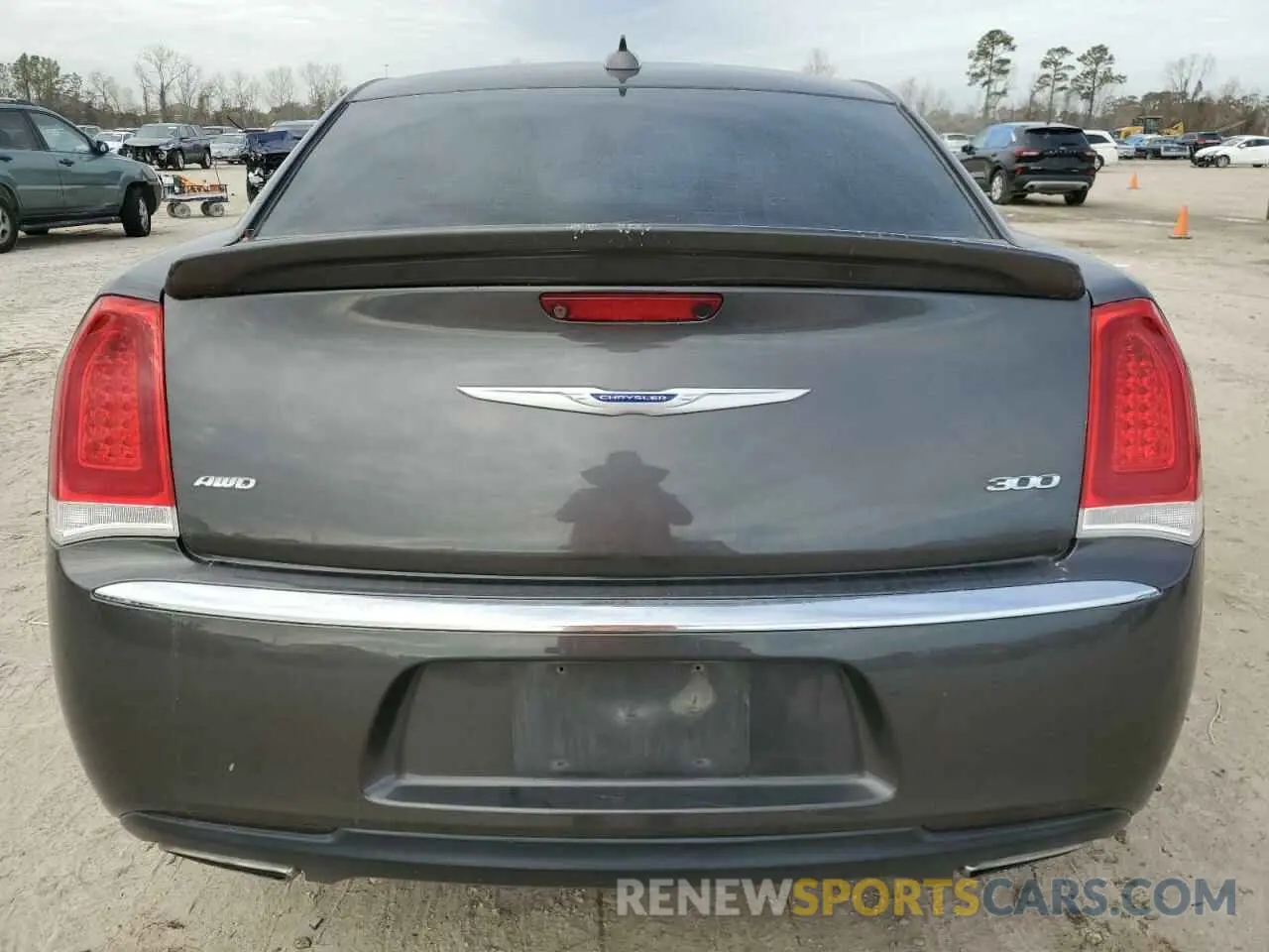 6 Photograph of a damaged car 2C3CCAKG0KH560348 CHRYSLER 300 2019