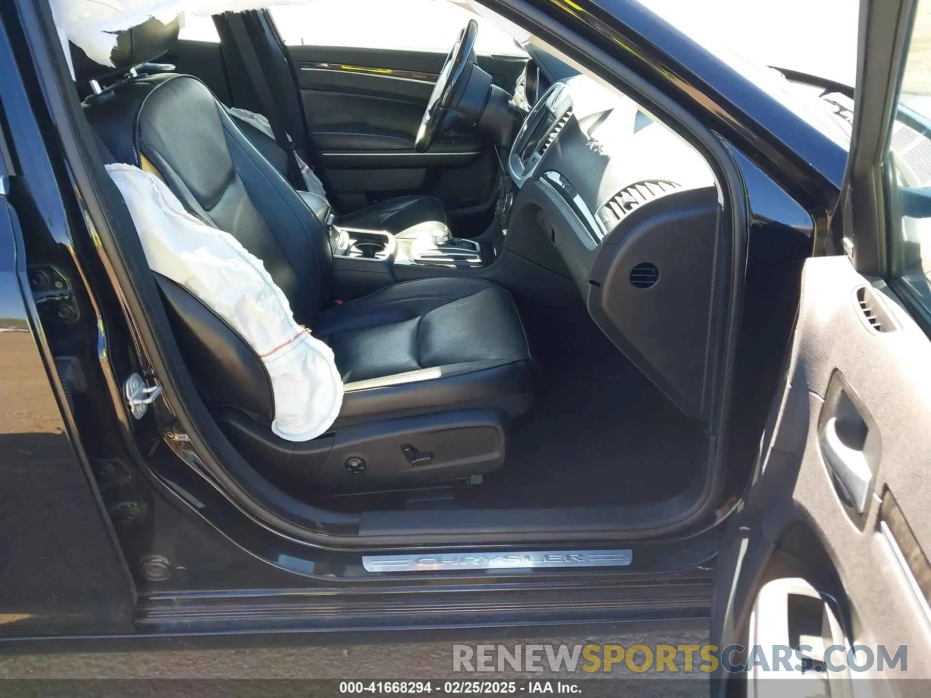 5 Photograph of a damaged car 2C3CCAKG8KH610865 CHRYSLER 300 2019