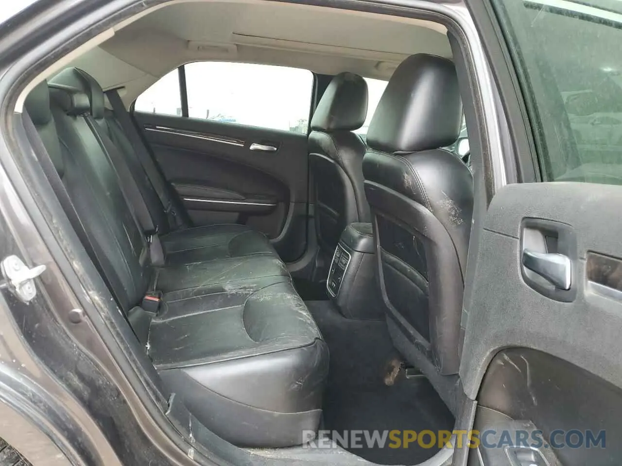 10 Photograph of a damaged car 2C3CCAKG8KH610980 CHRYSLER 300 2019