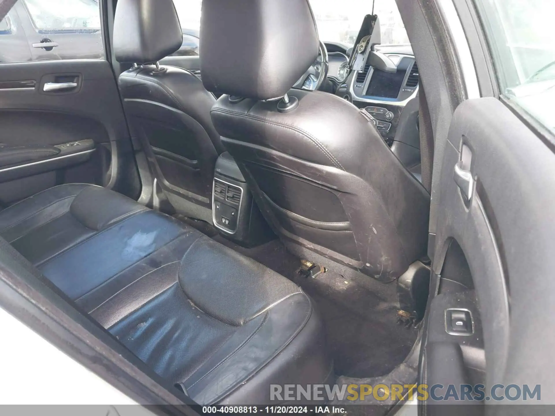8 Фотография поврежденного автомобиля 2C3CCAKGXKH577948 CHRYSLER 300 2019