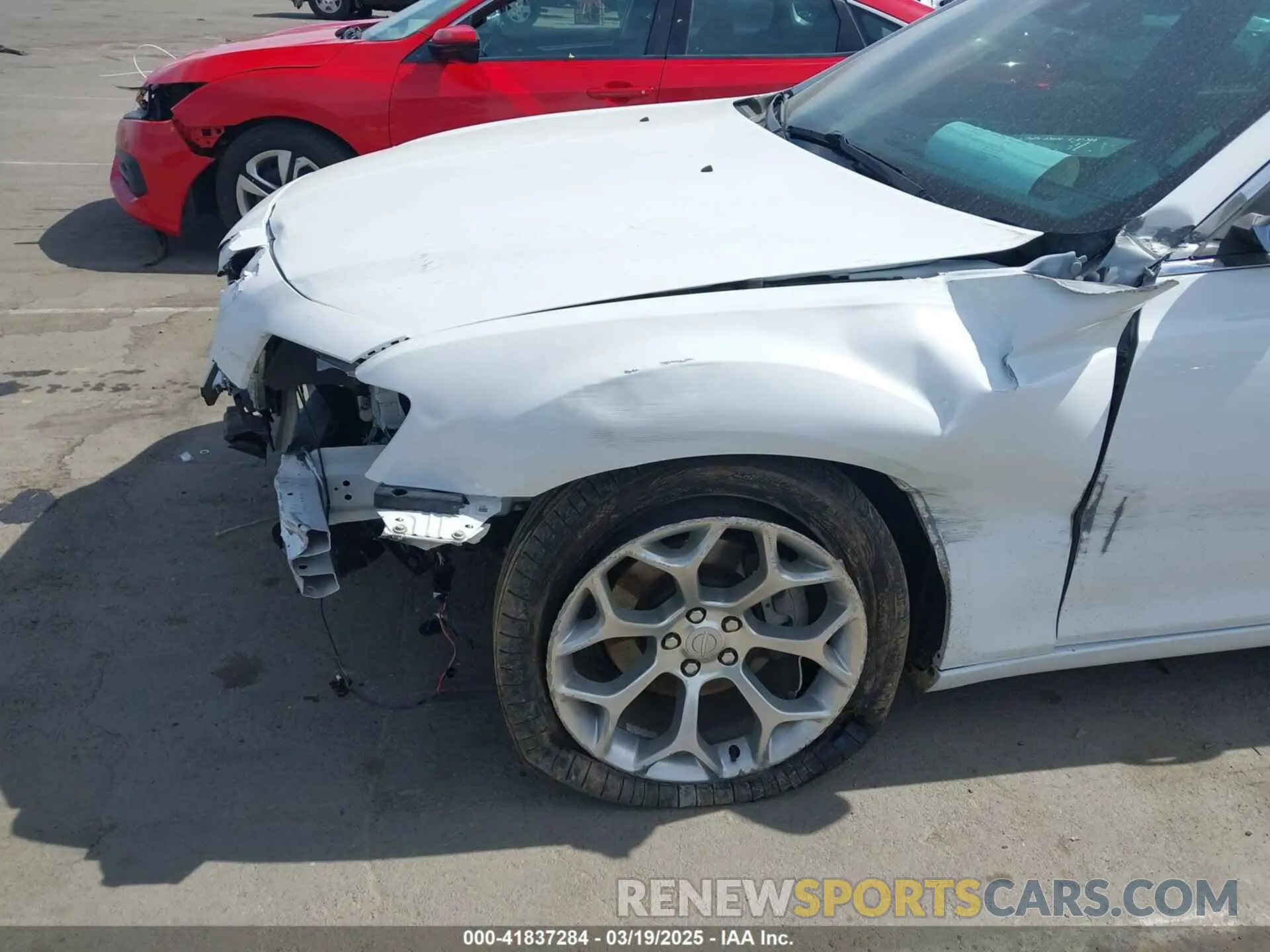 18 Photograph of a damaged car 2C3CCAPT5KH606049 CHRYSLER 300 2019