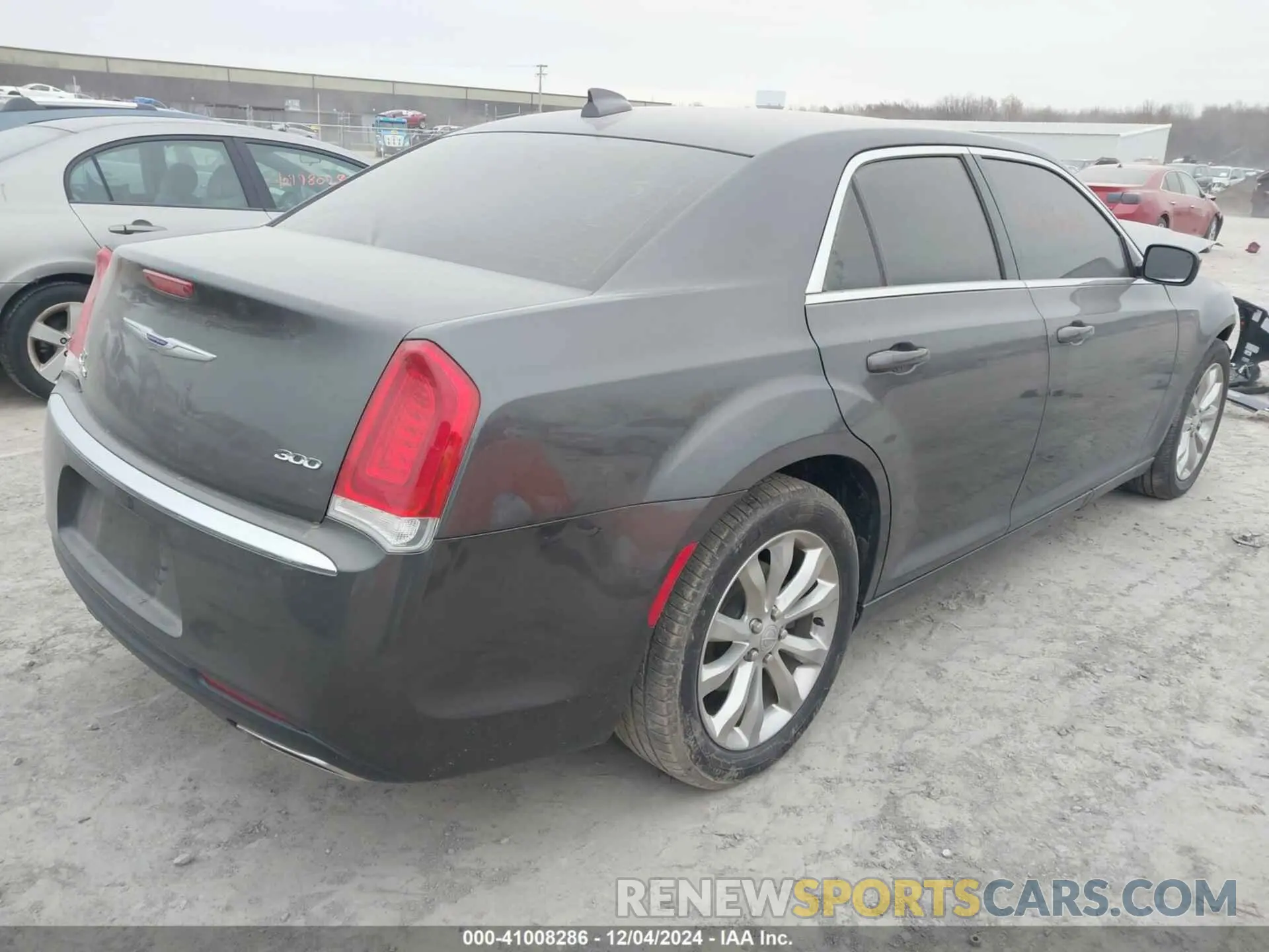4 Фотография поврежденного автомобиля 2C3CCARG1KH611054 CHRYSLER 300 2019