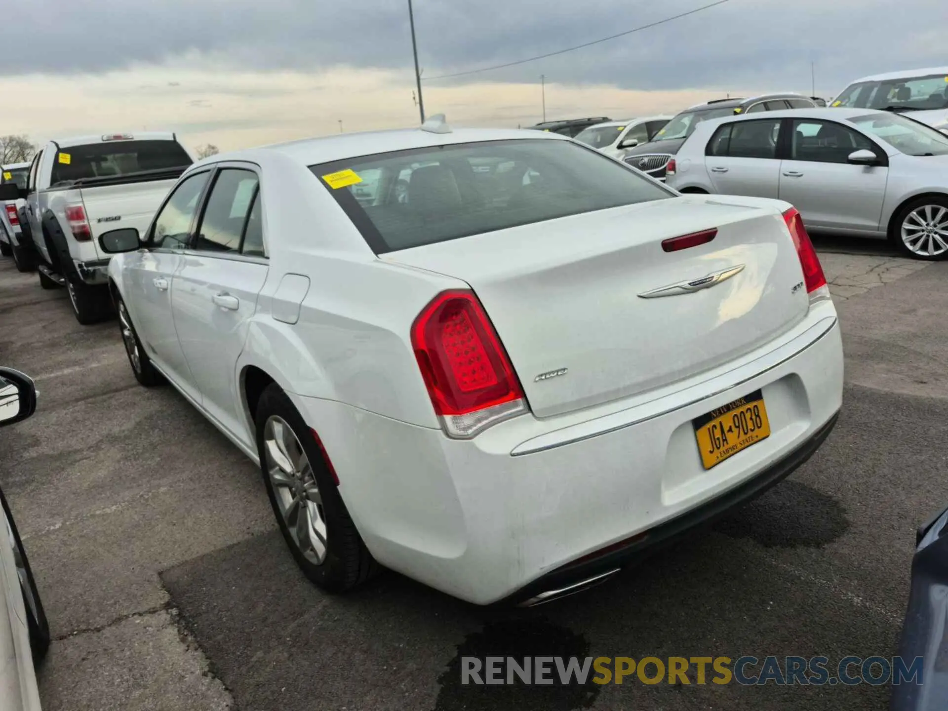 32 Photograph of a damaged car 2C3CCARG6KH618257 CHRYSLER 300 2019