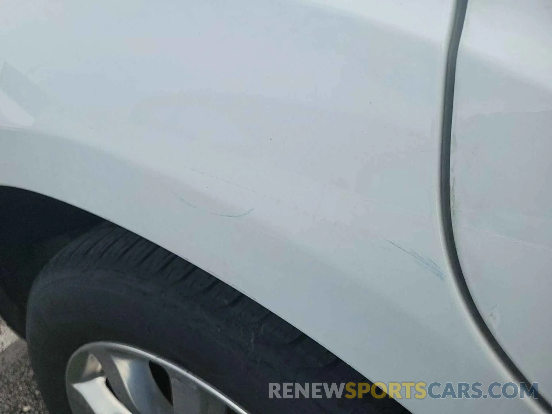 5 Photograph of a damaged car 2C3CCARG6KH618257 CHRYSLER 300 2019
