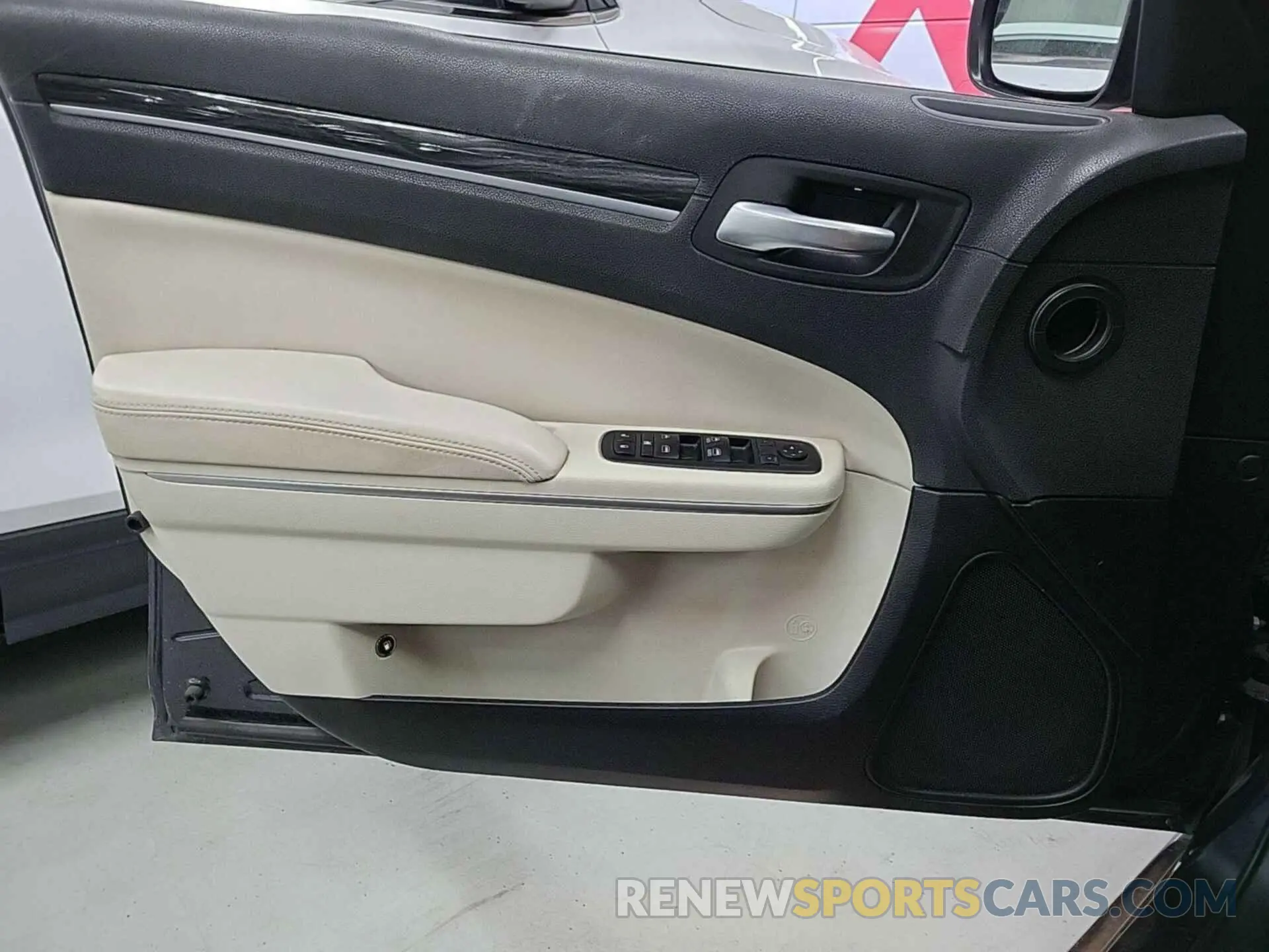19 Фотография поврежденного автомобиля 2C3CCARG7KH556447 CHRYSLER 300 2019