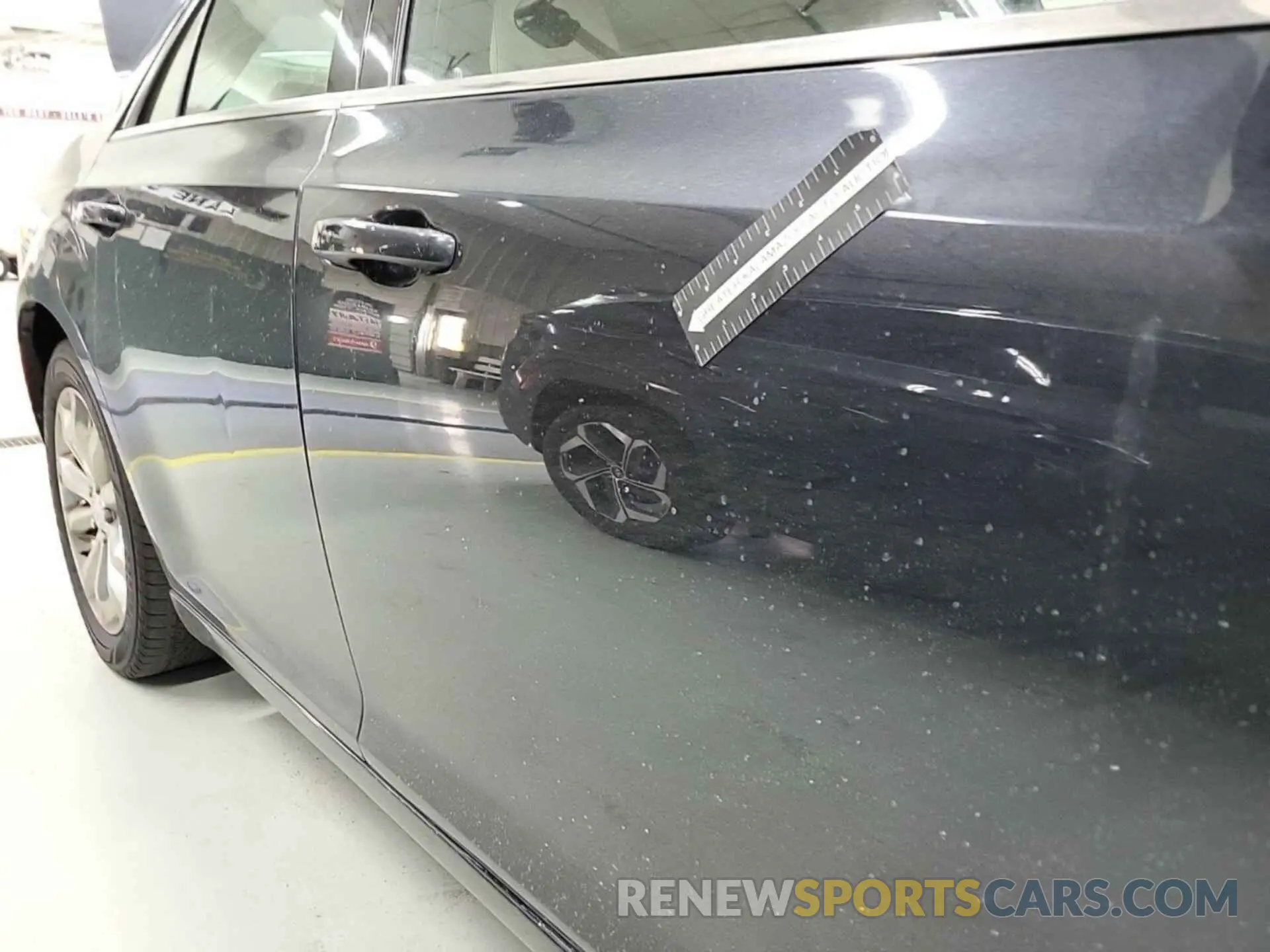 4 Фотография поврежденного автомобиля 2C3CCARG7KH556447 CHRYSLER 300 2019
