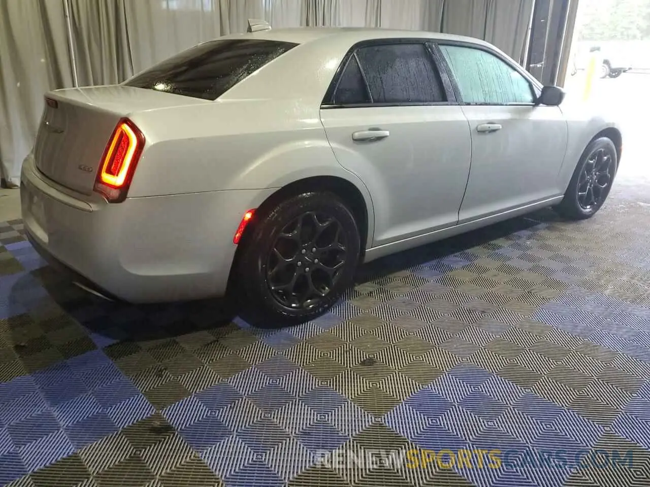 3 Photograph of a damaged car 2C3CCARG8KH666343 CHRYSLER 300 2019