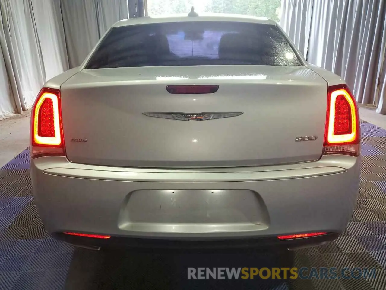 6 Photograph of a damaged car 2C3CCARG8KH666343 CHRYSLER 300 2019