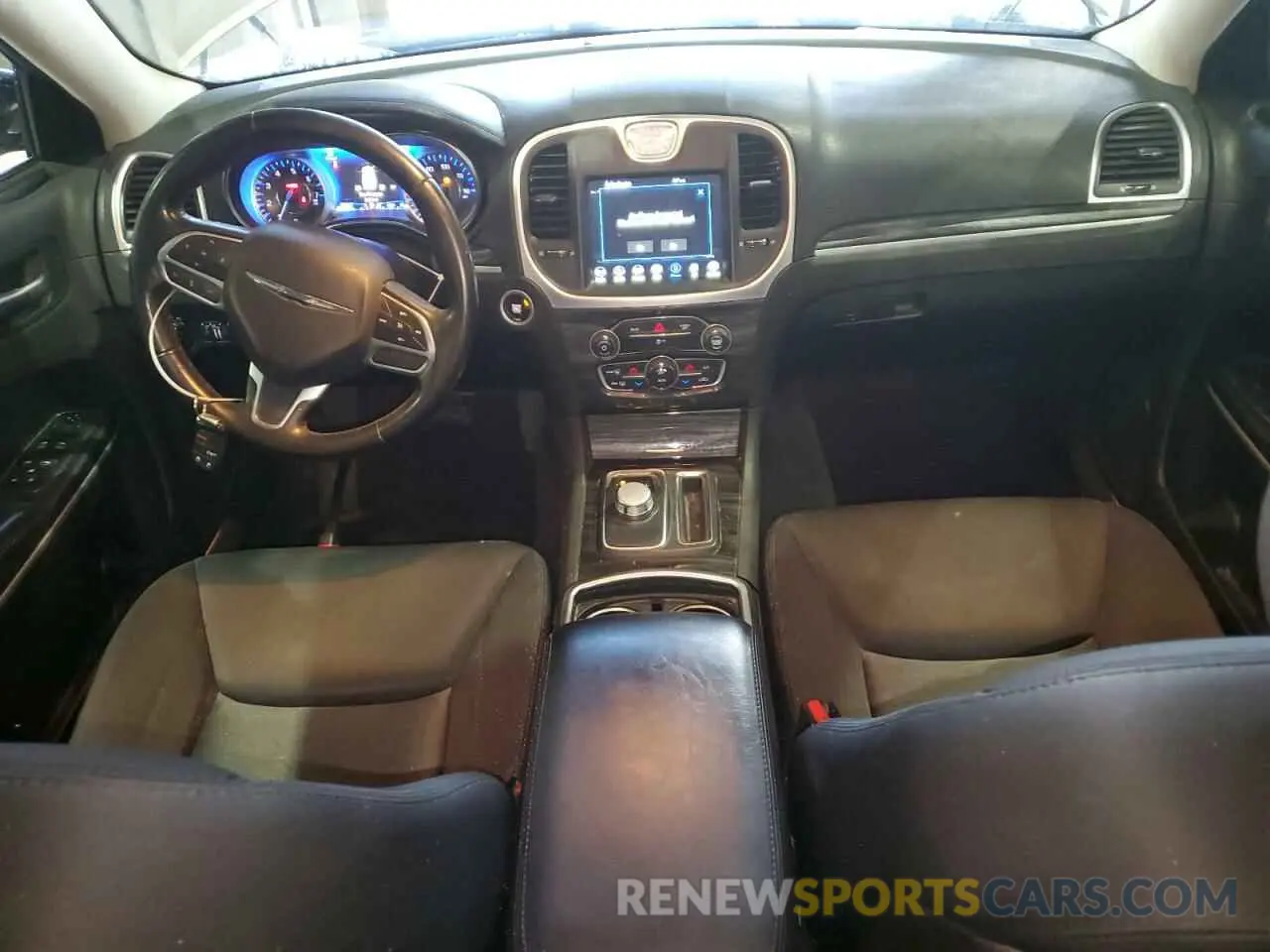 8 Photograph of a damaged car 2C3CCARG8KH666343 CHRYSLER 300 2019