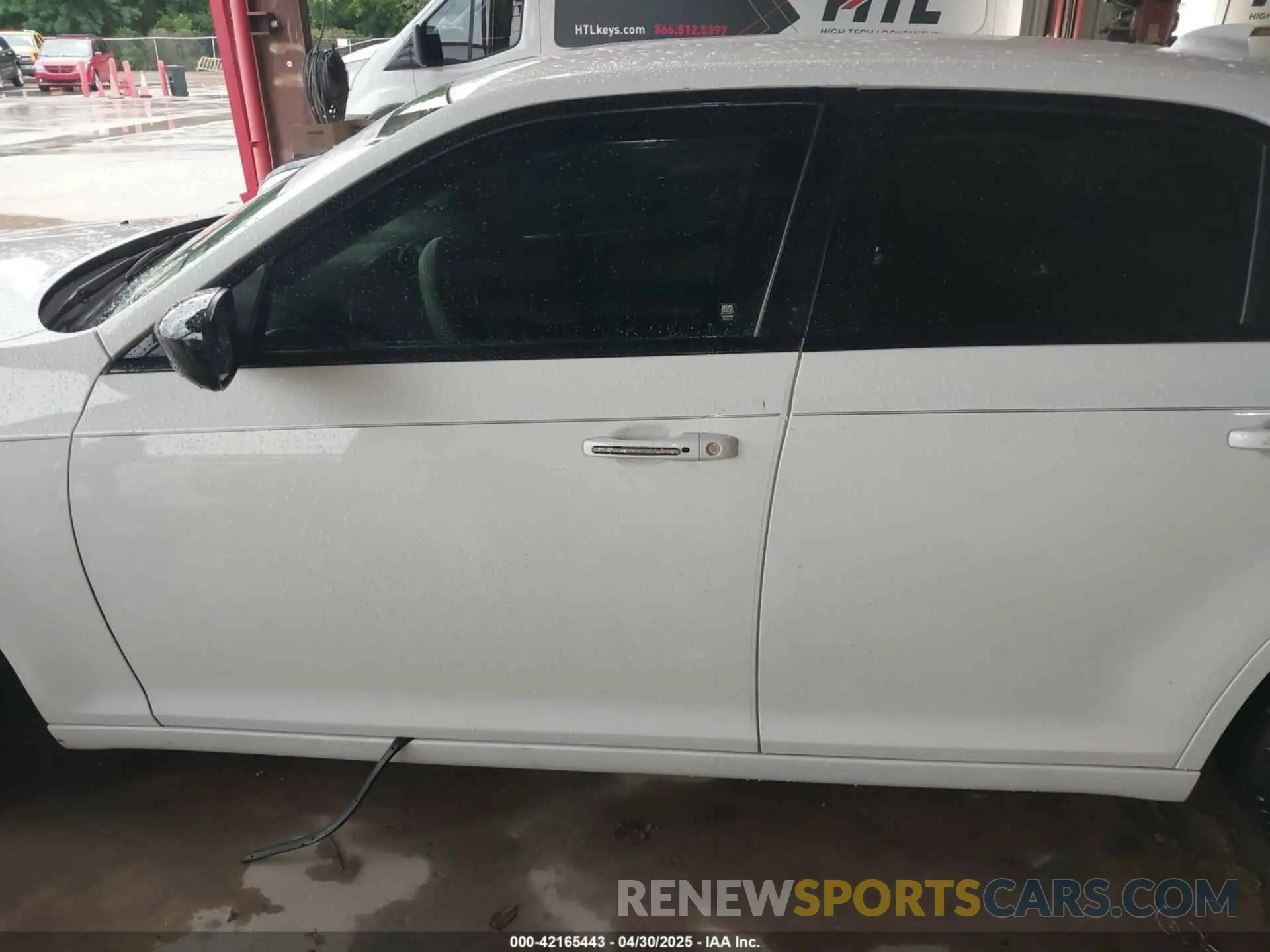 14 Photograph of a damaged car 2C3CCAAG0LH123050 CHRYSLER 300 2020