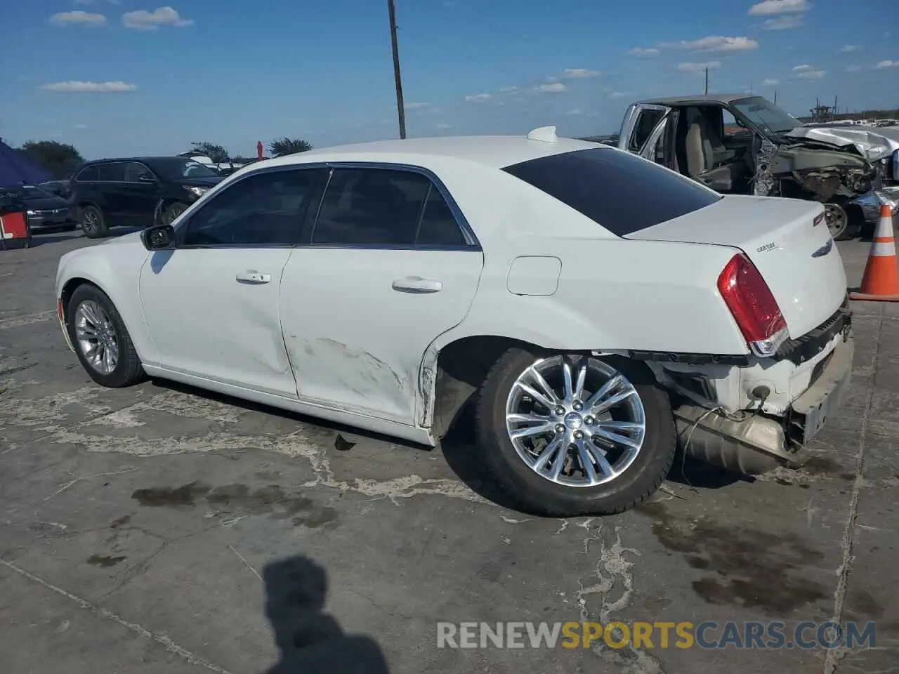 2 Photograph of a damaged car 2C3CCAAG0LH198086 CHRYSLER 300 2020