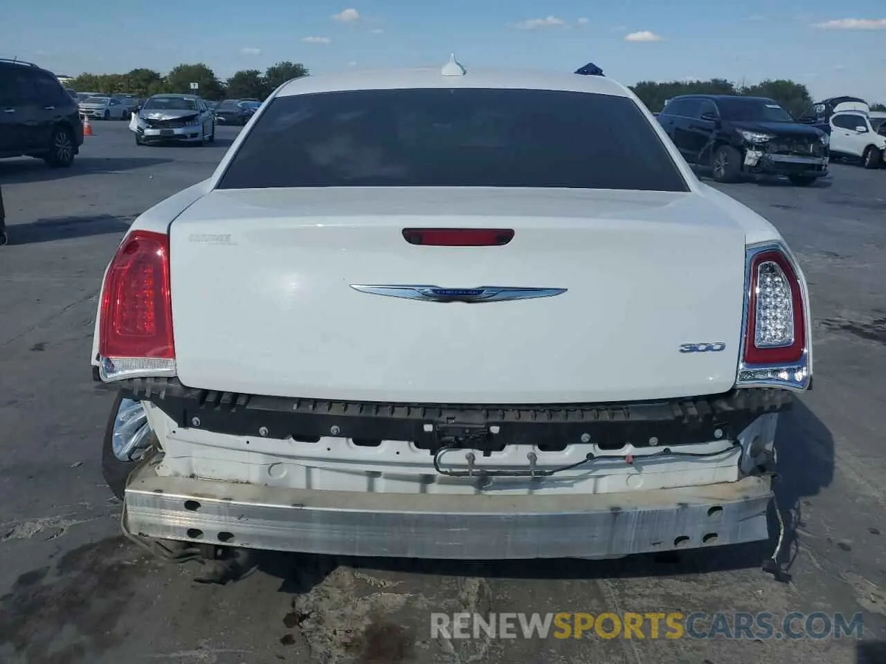 6 Photograph of a damaged car 2C3CCAAG0LH198086 CHRYSLER 300 2020