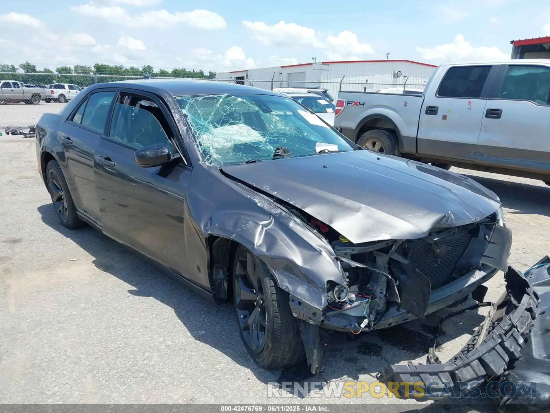 1 Photograph of a damaged car 2C3CCAAG5LH160241 CHRYSLER 300 2020