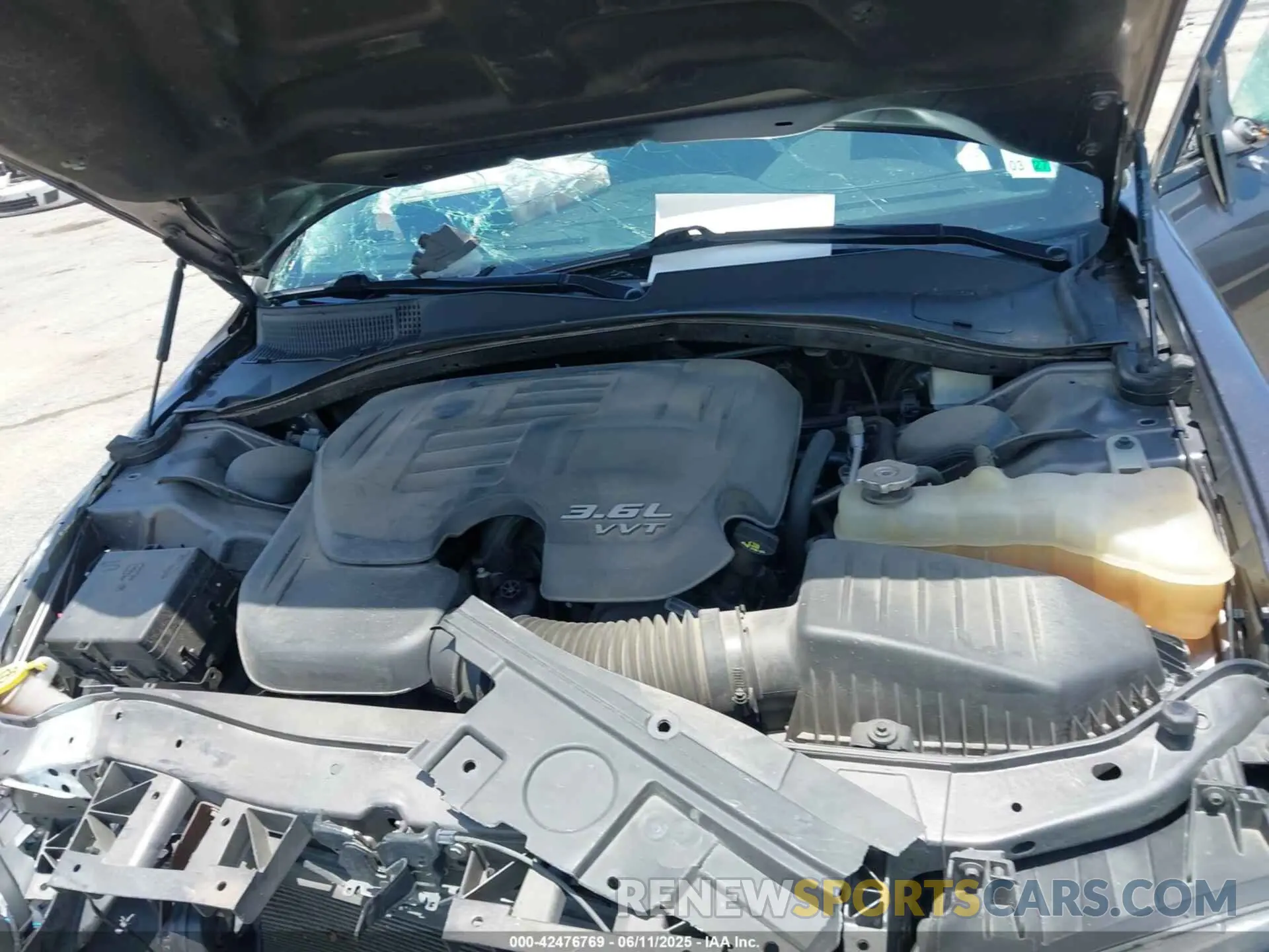 10 Photograph of a damaged car 2C3CCAAG5LH160241 CHRYSLER 300 2020