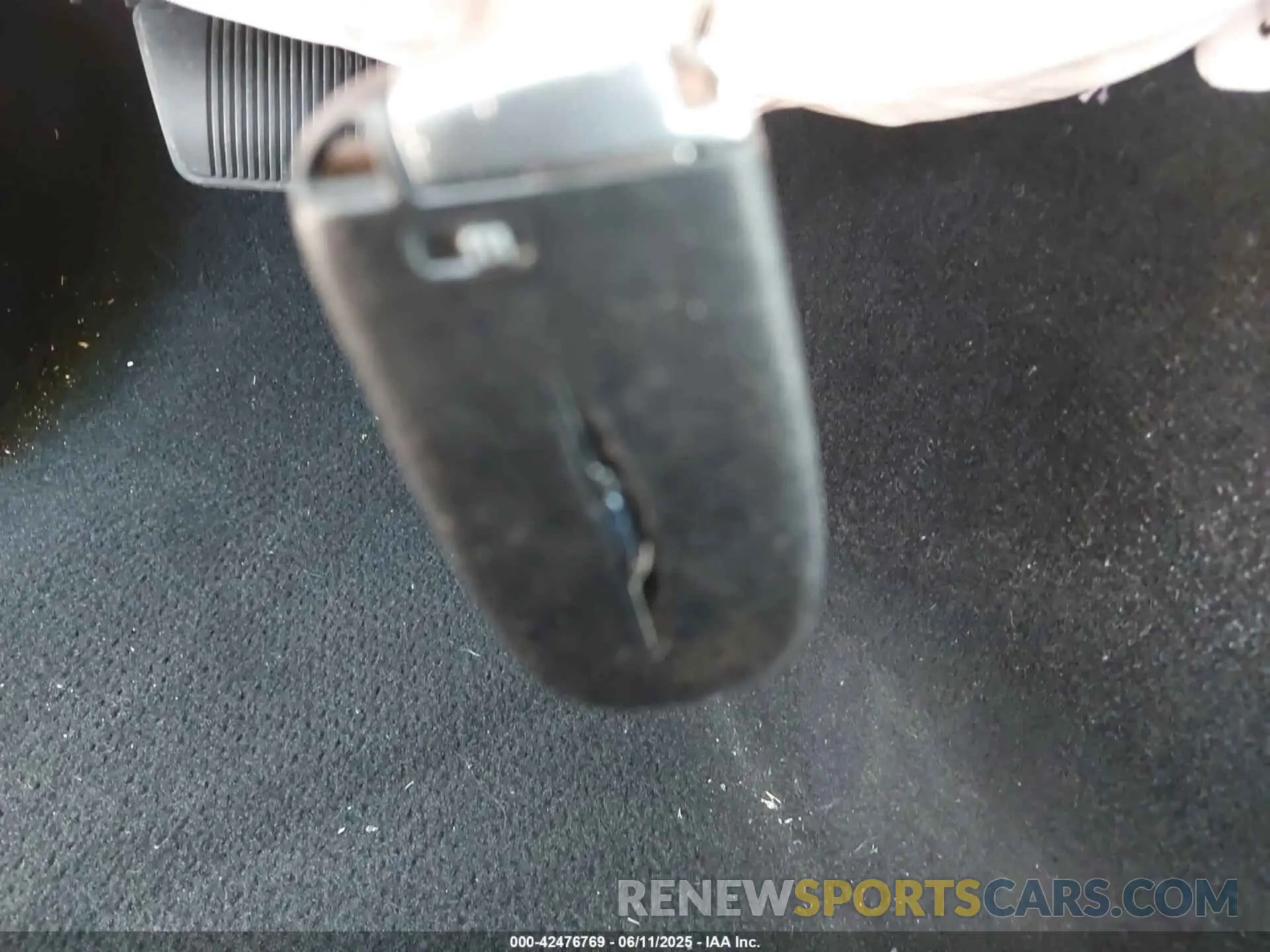 11 Photograph of a damaged car 2C3CCAAG5LH160241 CHRYSLER 300 2020