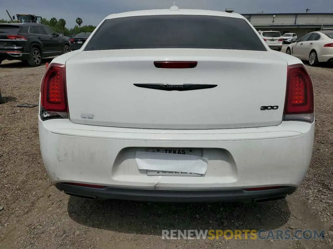6 Photograph of a damaged car 2C3CCAAG5LH181543 CHRYSLER 300 2020