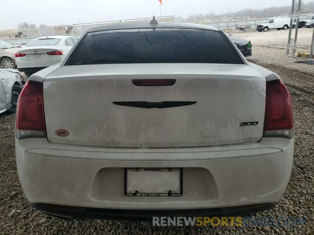 6 Photograph of a damaged car 2C3CCAAG5LH225587 CHRYSLER 300 2020