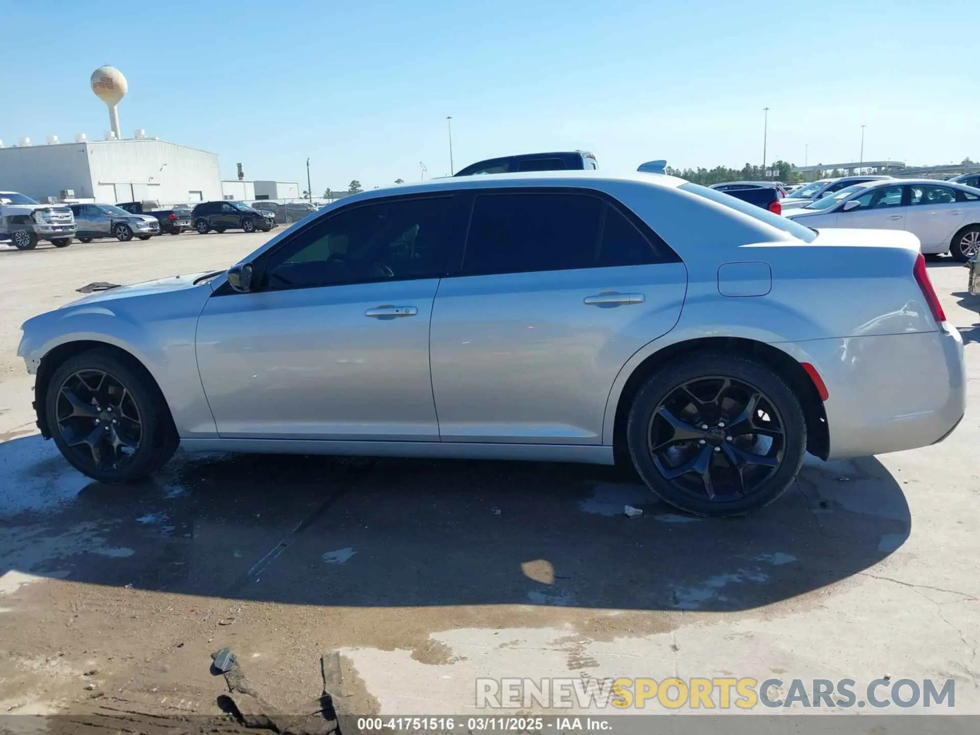 15 Photograph of a damaged car 2C3CCAAG8LH160296 CHRYSLER 300 2020