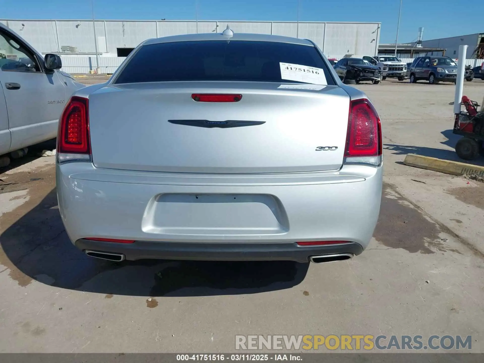 17 Photograph of a damaged car 2C3CCAAG8LH160296 CHRYSLER 300 2020