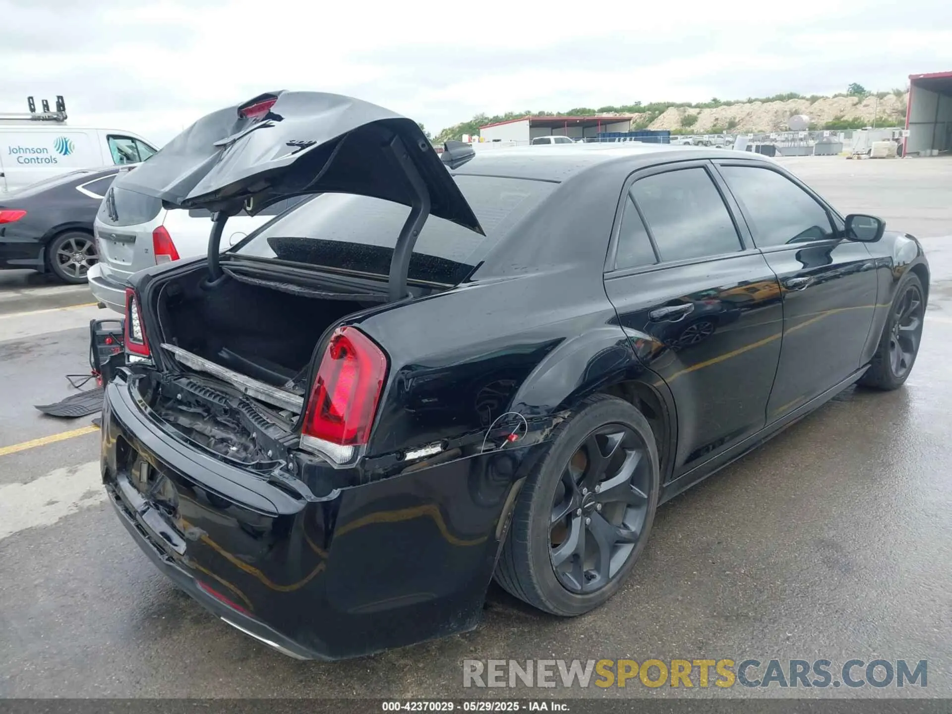 4 Фотография поврежденного автомобиля 2C3CCAAG8LH233604 CHRYSLER 300 2020