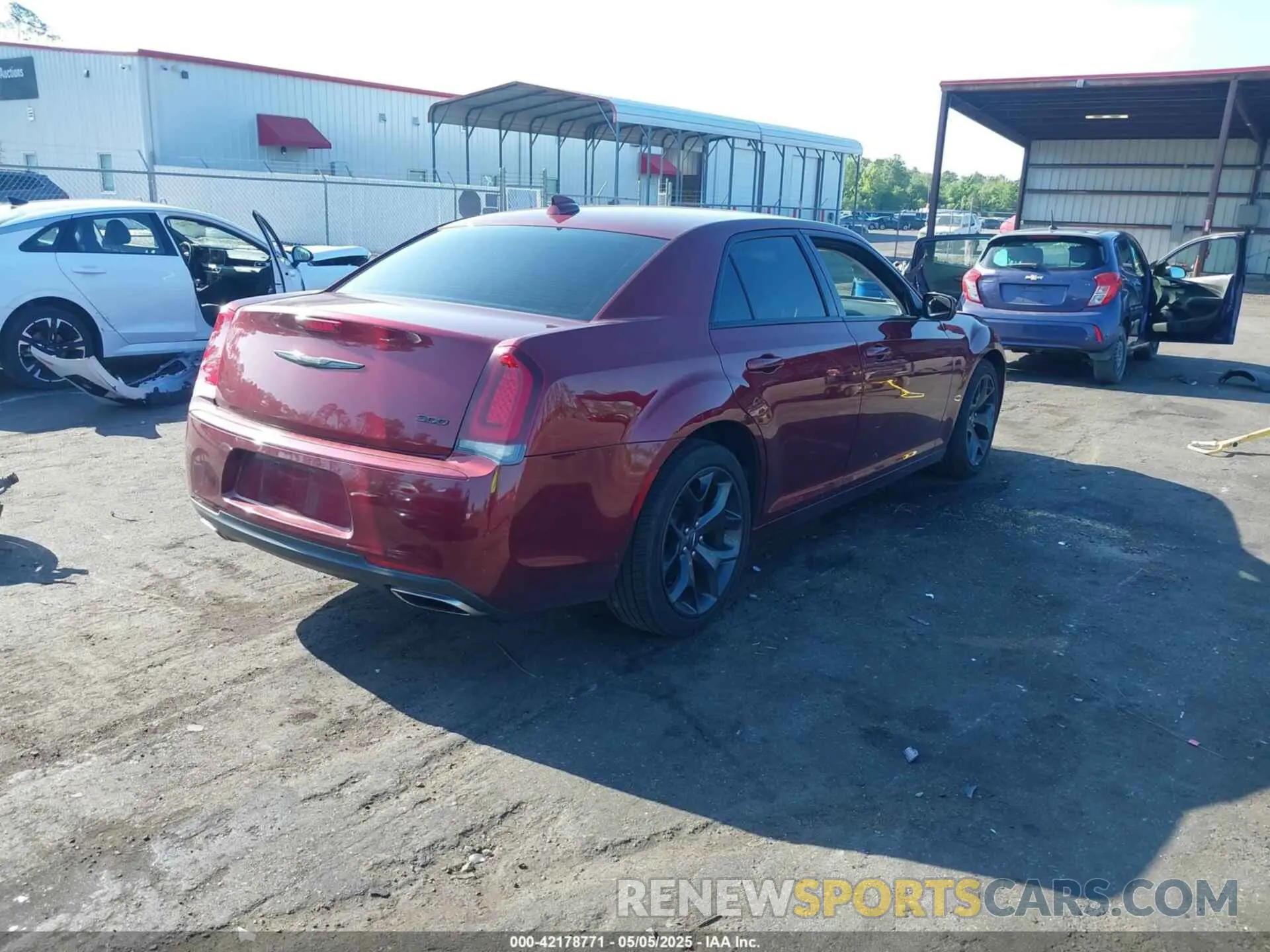 4 Фотография поврежденного автомобиля 2C3CCAAG9LH172585 CHRYSLER 300 2020