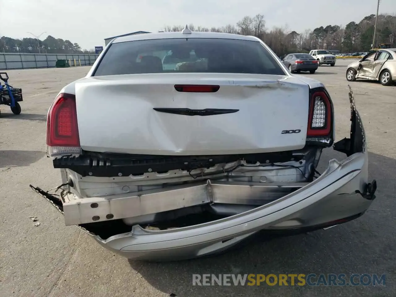 6 Photograph of a damaged car 2C3CCAAG9LH179097 CHRYSLER 300 2020