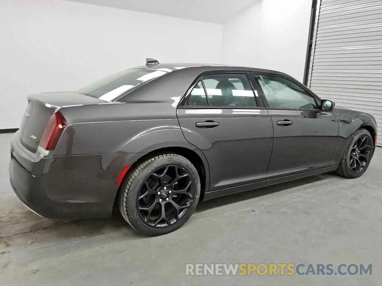 3 Photograph of a damaged car 2C3CCABG8LH131377 CHRYSLER 300 2020