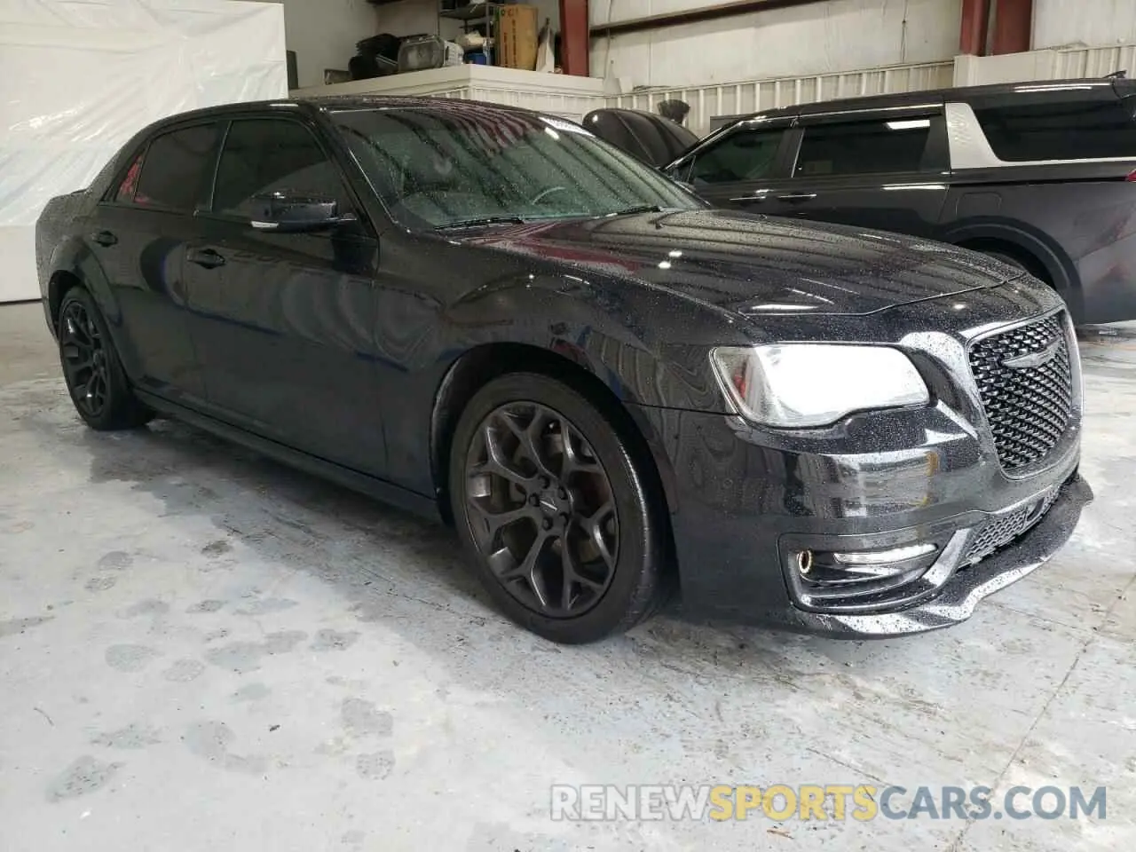 4 Photograph of a damaged car 2C3CCABT2LH180765 CHRYSLER 300 2020
