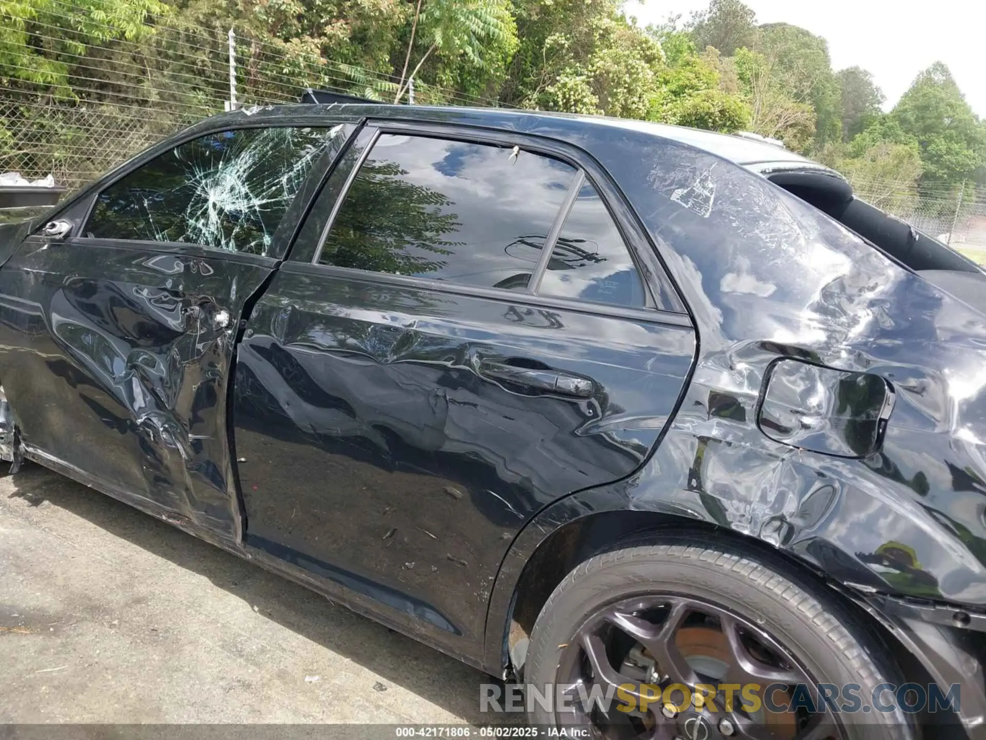 15 Photograph of a damaged car 2C3CCABT3LH122941 CHRYSLER 300 2020