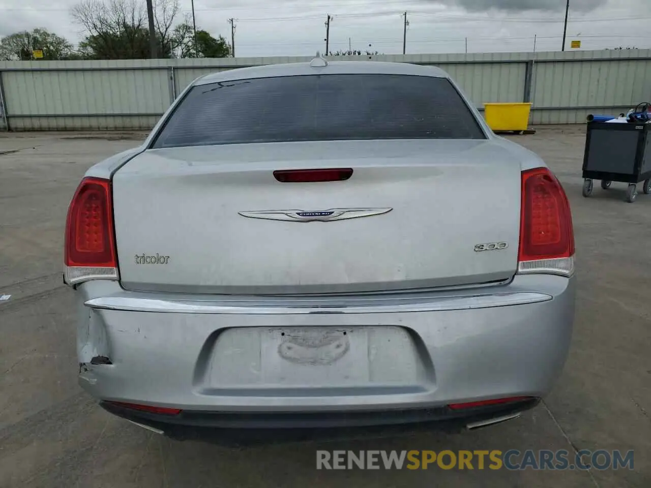 6 Photograph of a damaged car 2C3CCAEG3LH108780 CHRYSLER 300 2020