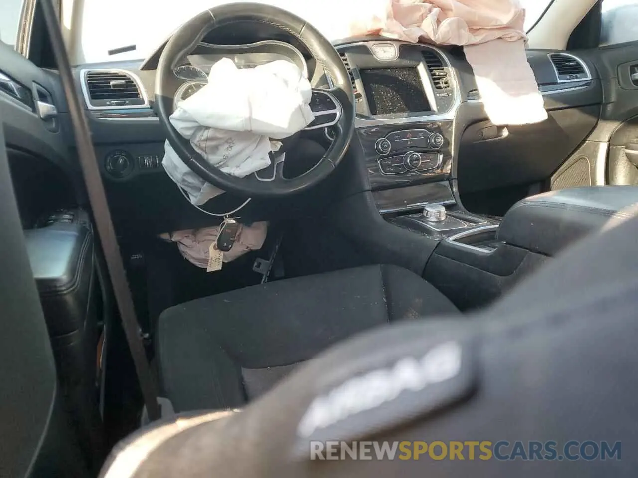 8 Photograph of a damaged car 2C3CCARG9LH142135 CHRYSLER 300 2020