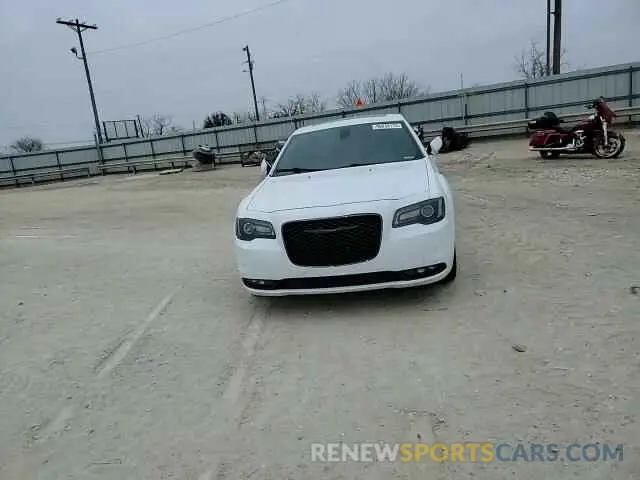 10 Фотография поврежденного автомобиля 2C3CCABG0MH585799 CHRYSLER 300 2021