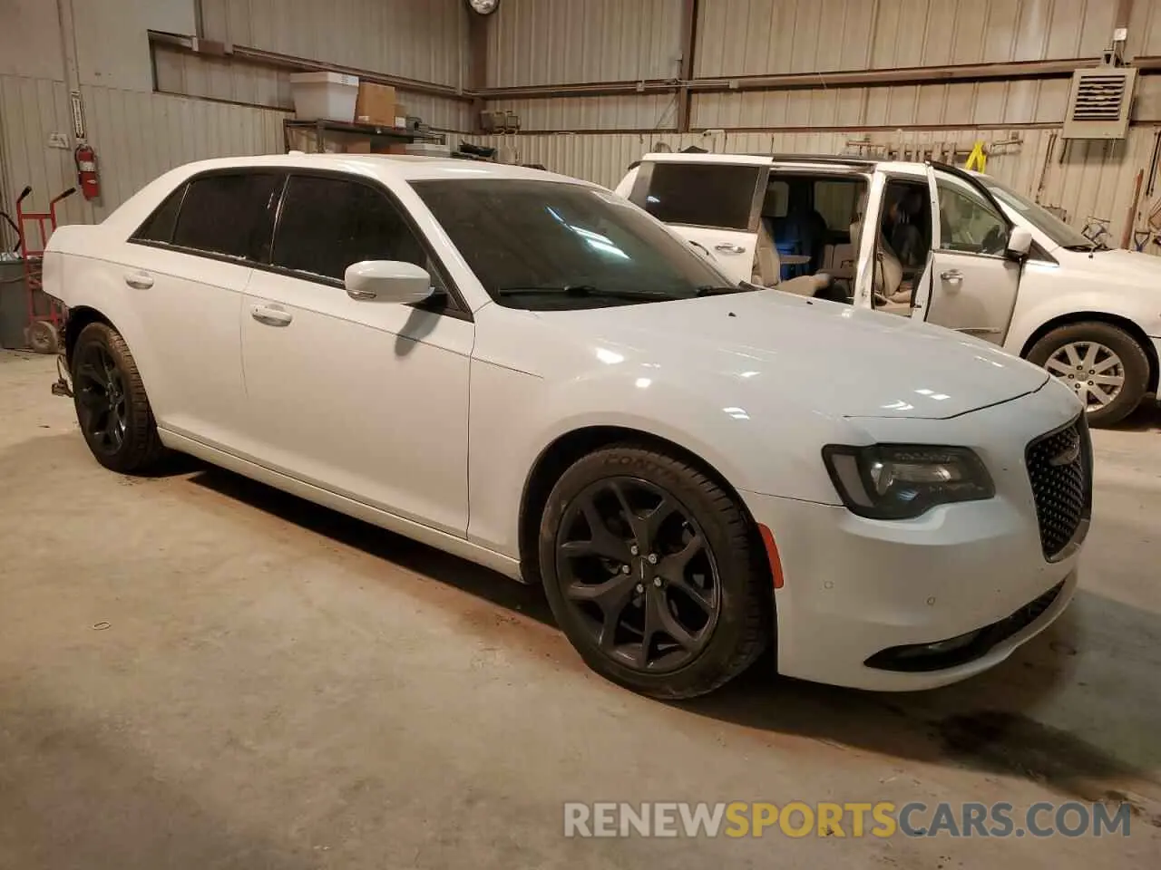 4 Фотография поврежденного автомобиля 2C3CCABG0MH585799 CHRYSLER 300 2021