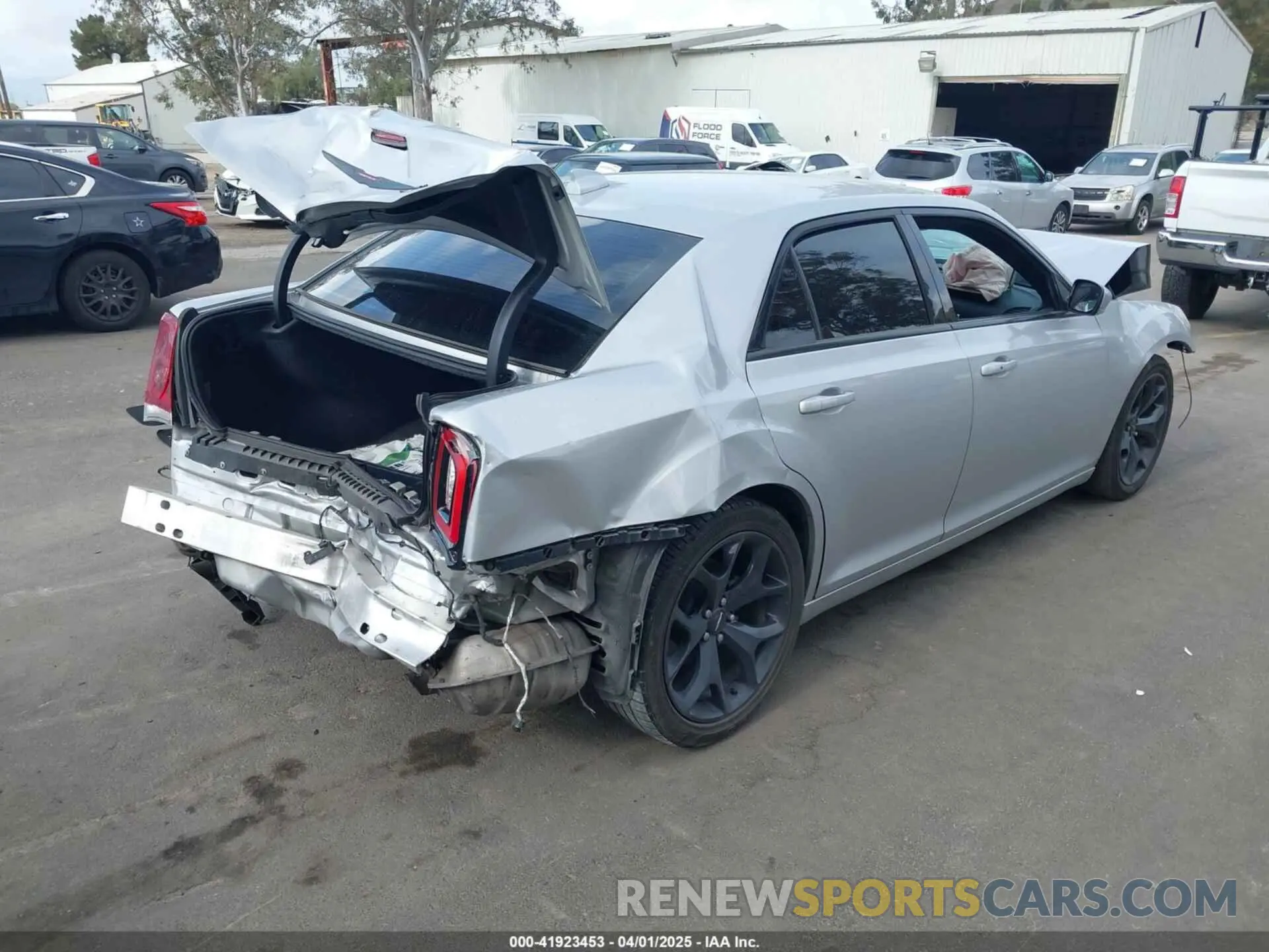 4 Фотография поврежденного автомобиля 2C3CCABG1MH523618 CHRYSLER 300 2021