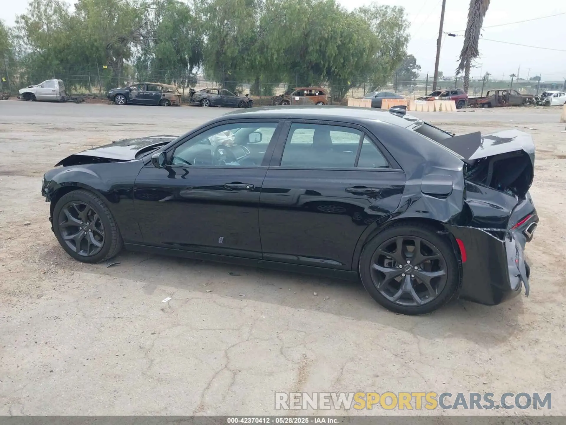 14 Photograph of a damaged car 2C3CCAAG5NH121068 CHRYSLER 300 2022