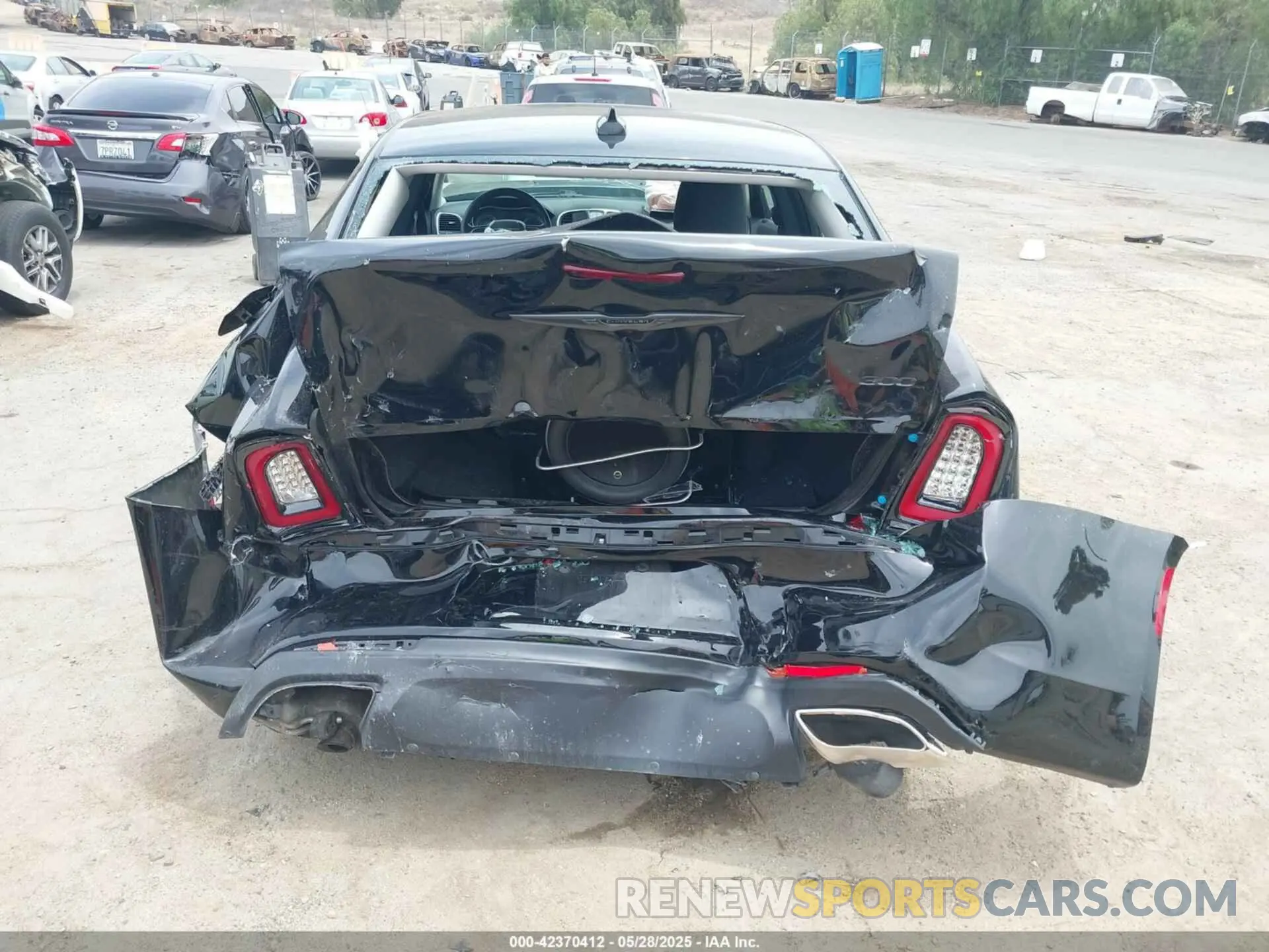 16 Photograph of a damaged car 2C3CCAAG5NH121068 CHRYSLER 300 2022