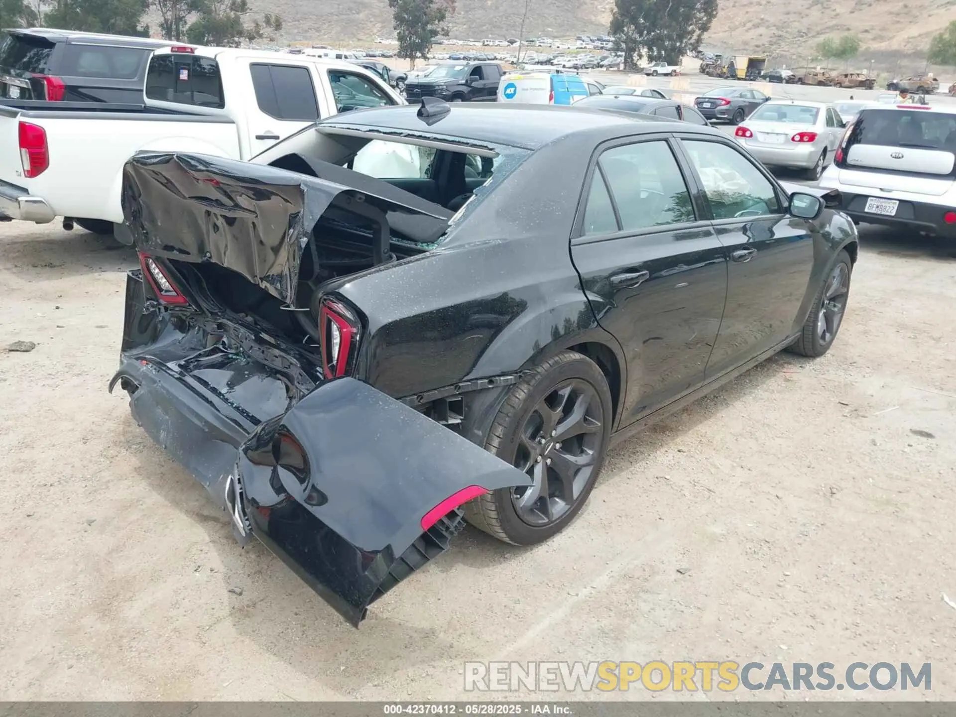 4 Photograph of a damaged car 2C3CCAAG5NH121068 CHRYSLER 300 2022