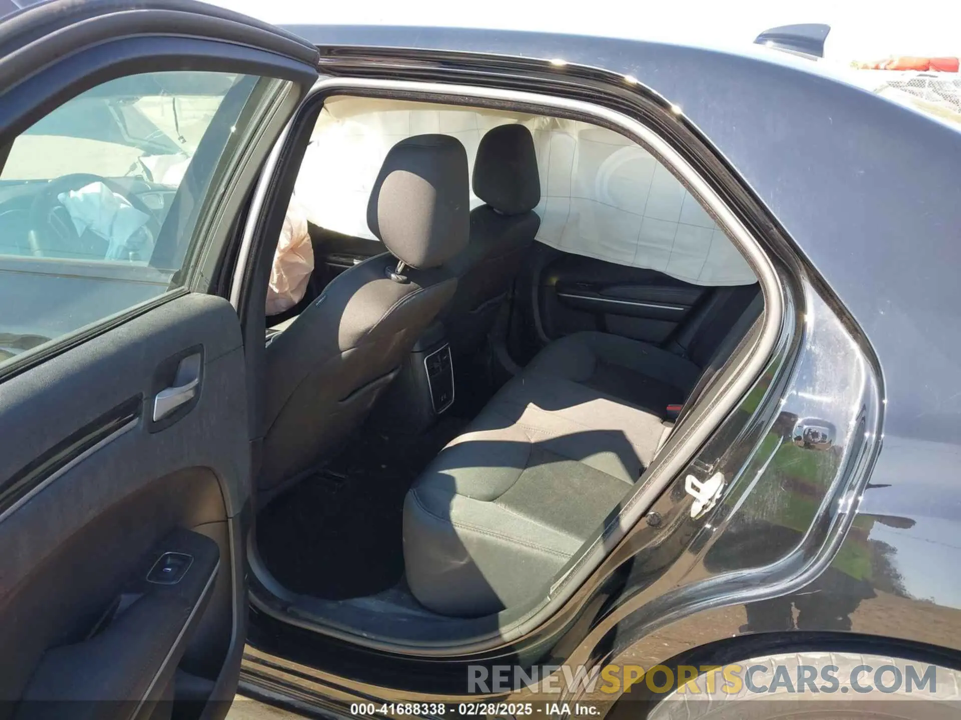 8 Фотография поврежденного автомобиля 2C3CCAAG7NH270808 CHRYSLER 300 2022