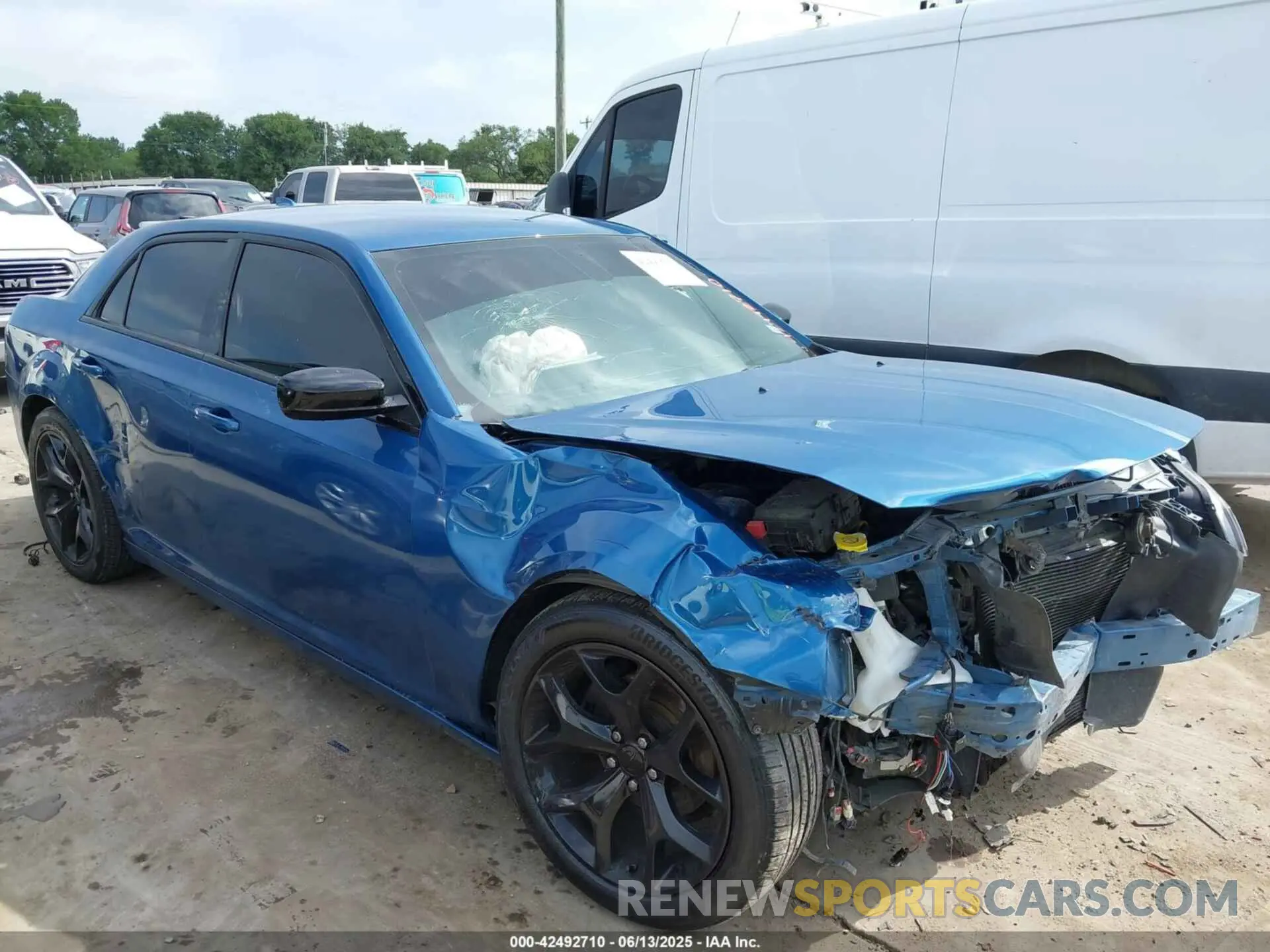 1 Фотография поврежденного автомобиля 2C3CCAAG9NH179510 CHRYSLER 300 2022