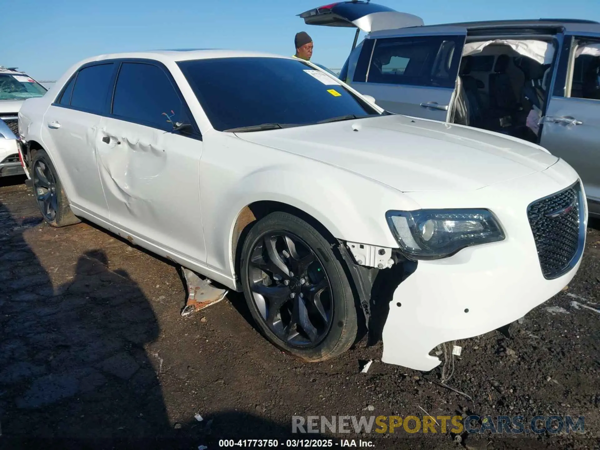 14 Photograph of a damaged car 2C3CCABG2NH167679 CHRYSLER 300 2022