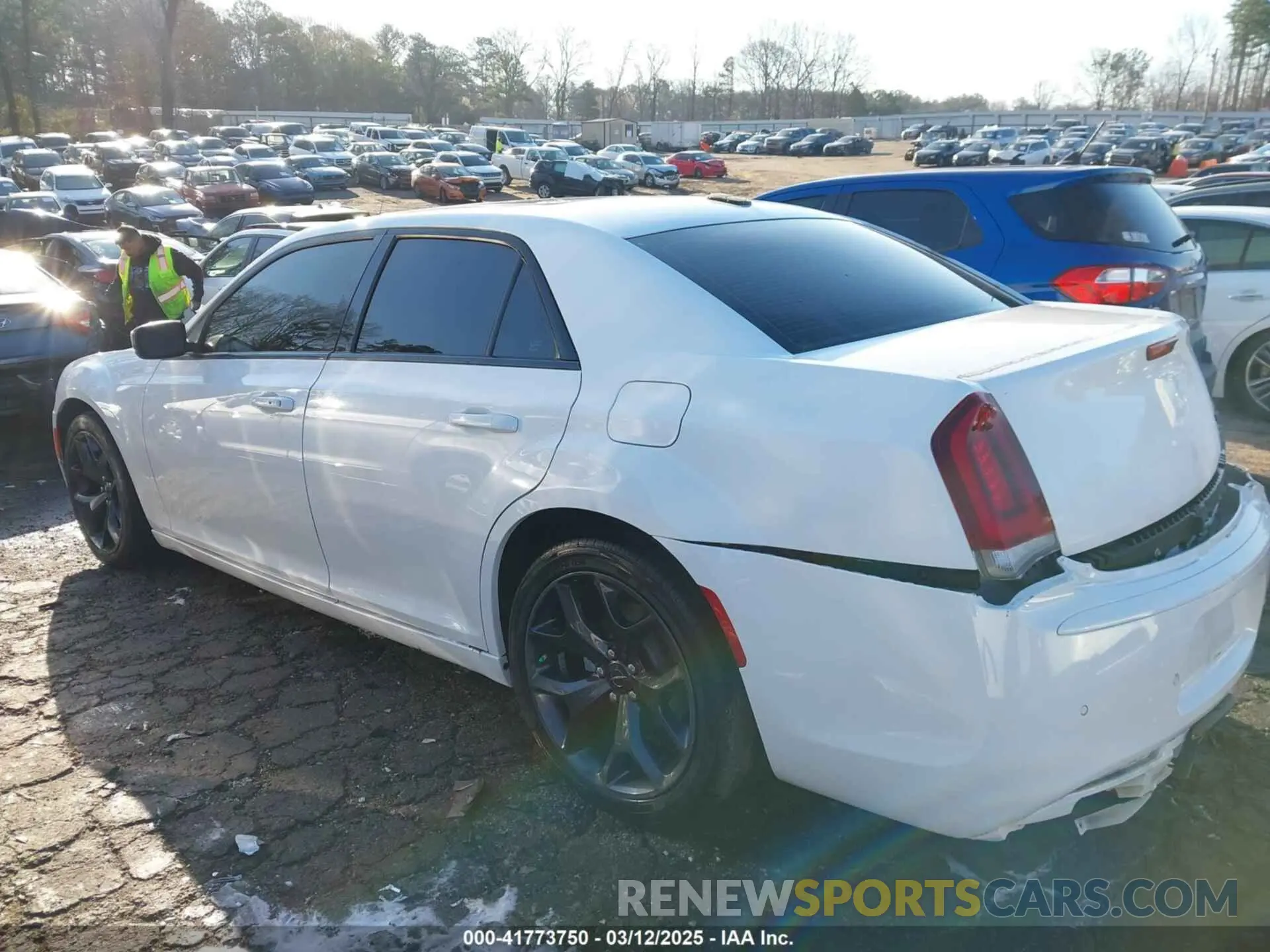 15 Photograph of a damaged car 2C3CCABG2NH167679 CHRYSLER 300 2022