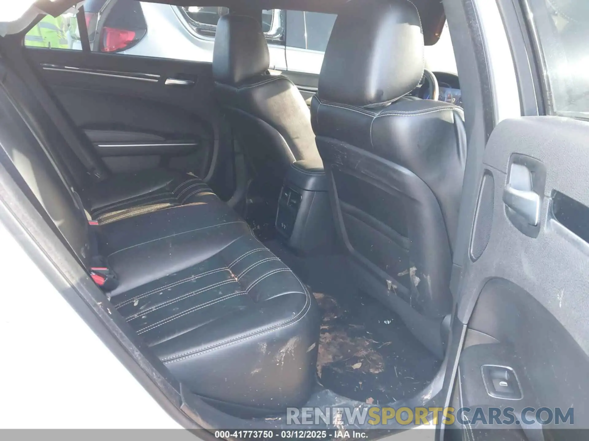 8 Photograph of a damaged car 2C3CCABG2NH167679 CHRYSLER 300 2022